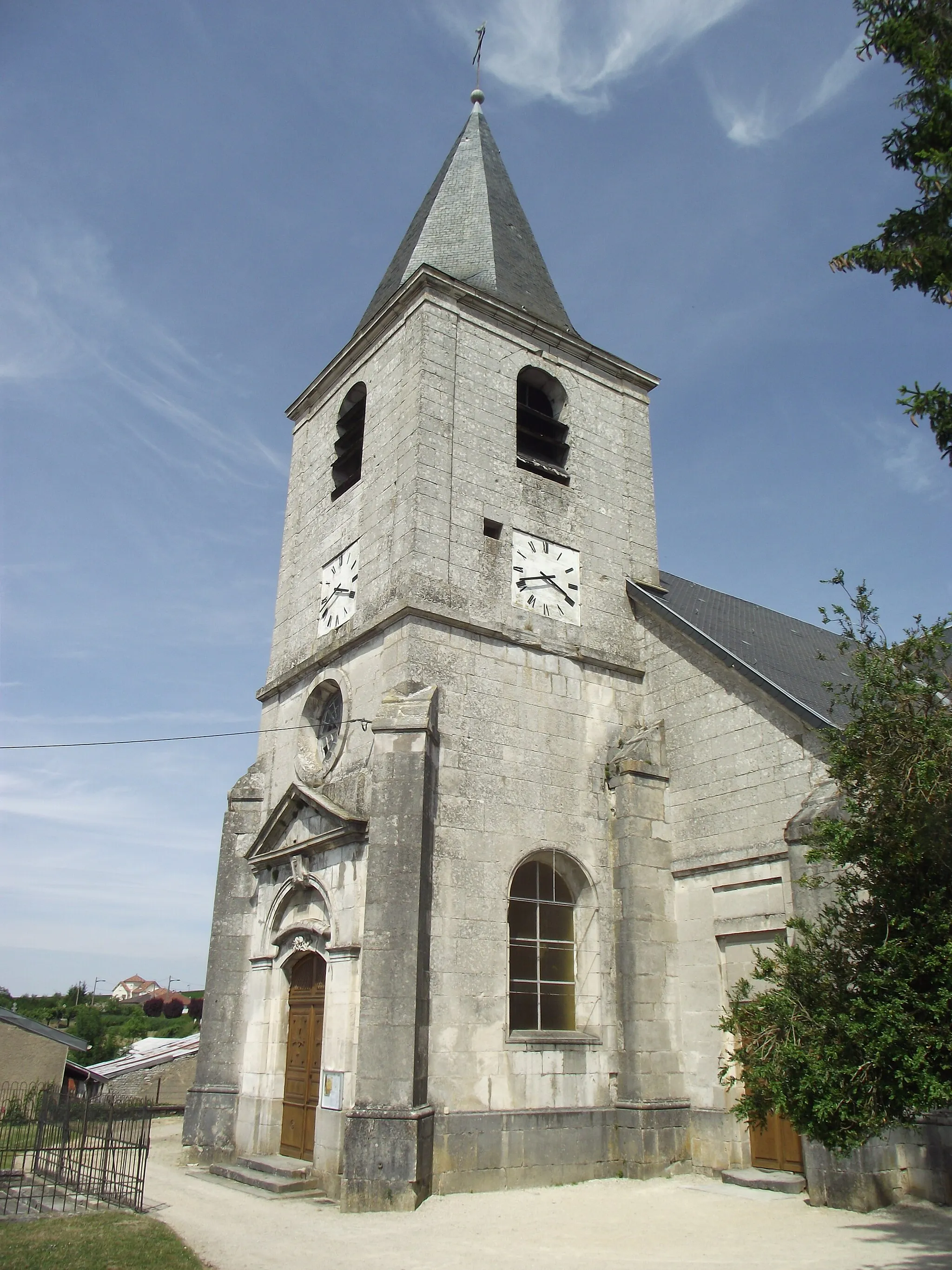 Photo showing: Eglise de Chalaines (55) vue du porche.