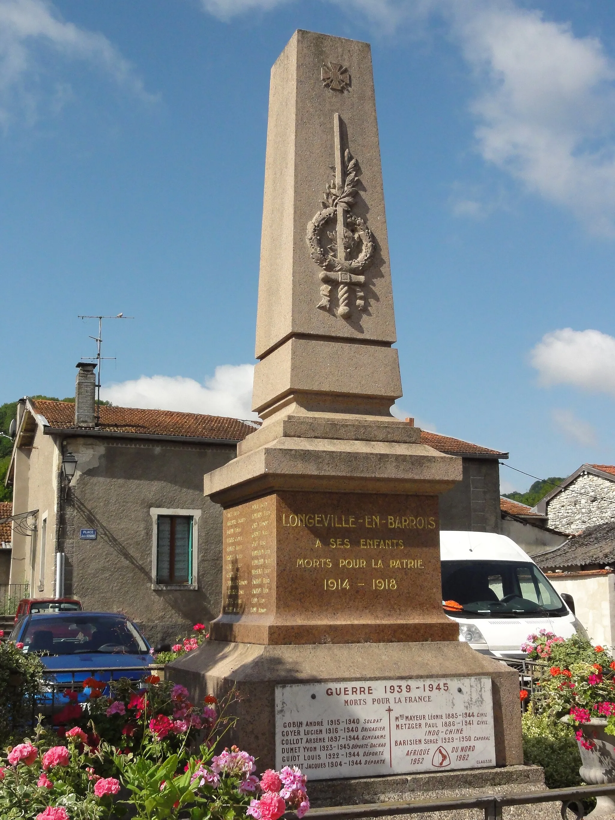 Photo showing: Longeville-en-Barrois (Meuse) premier monument aux morts