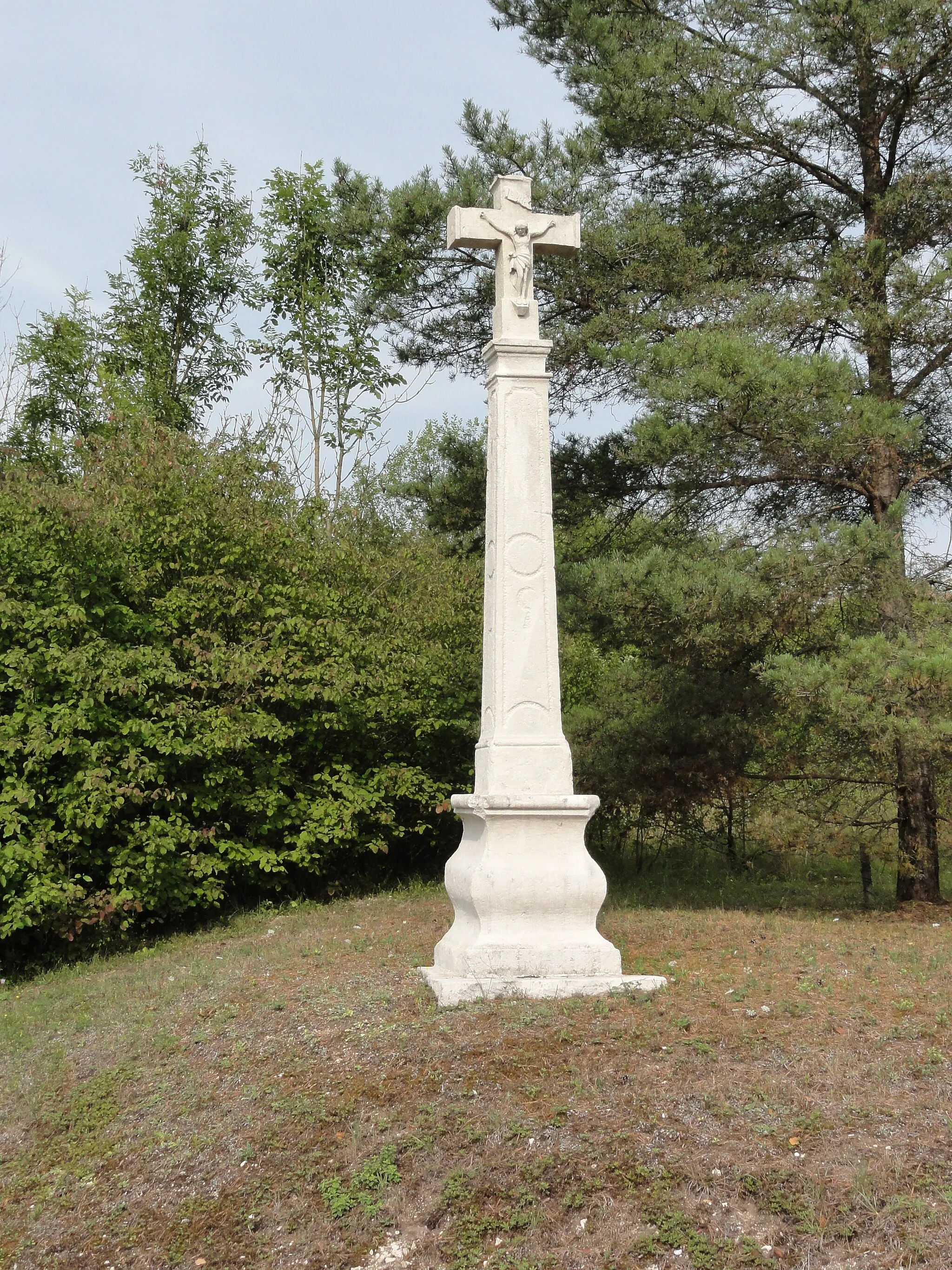 Photo showing: Sorcy-Saint-Martin (Meuse) croix de chemin D10 près de Sorcy-gare