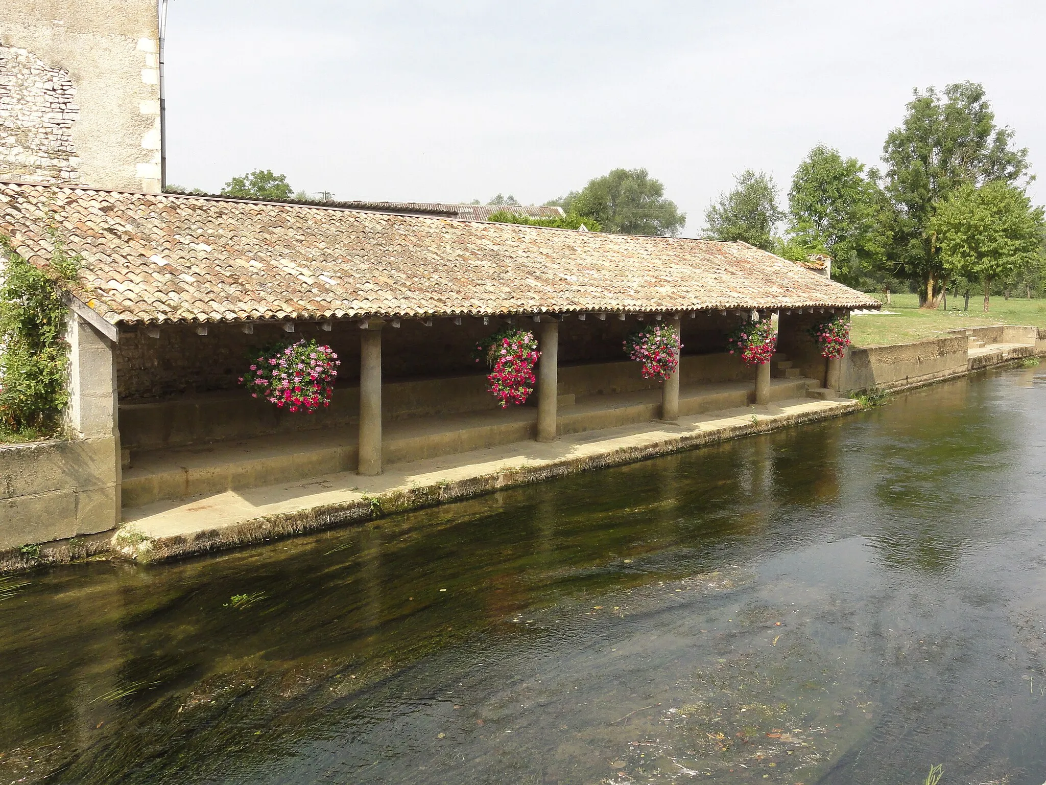 Photo showing: Sorcy-Saint-Martin (Meuse) lavoir sur petit bras de Meuse