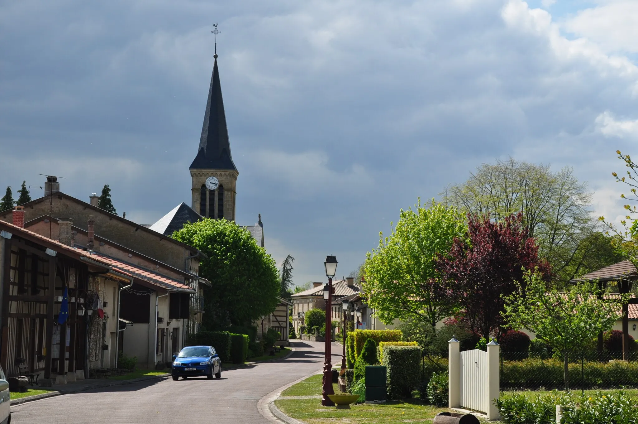 Photo showing: The Grande Rue in Beaulieu-en-Argonne (canton Seuil-d'Argonne, Meuse department, Lorraine region, France).