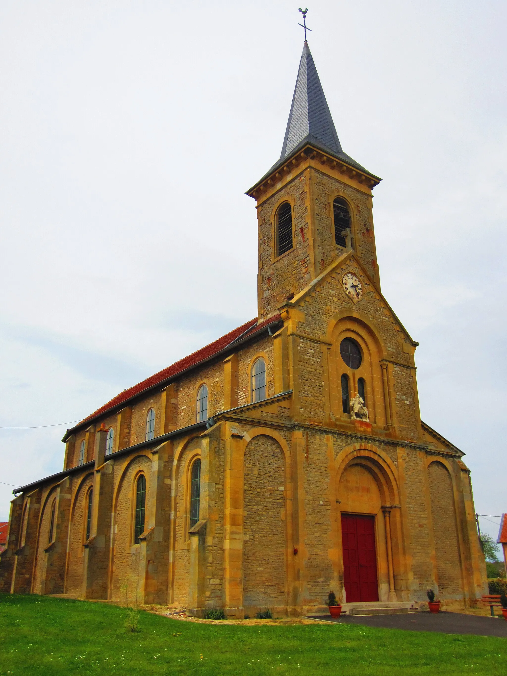 Photo showing: Braquis church