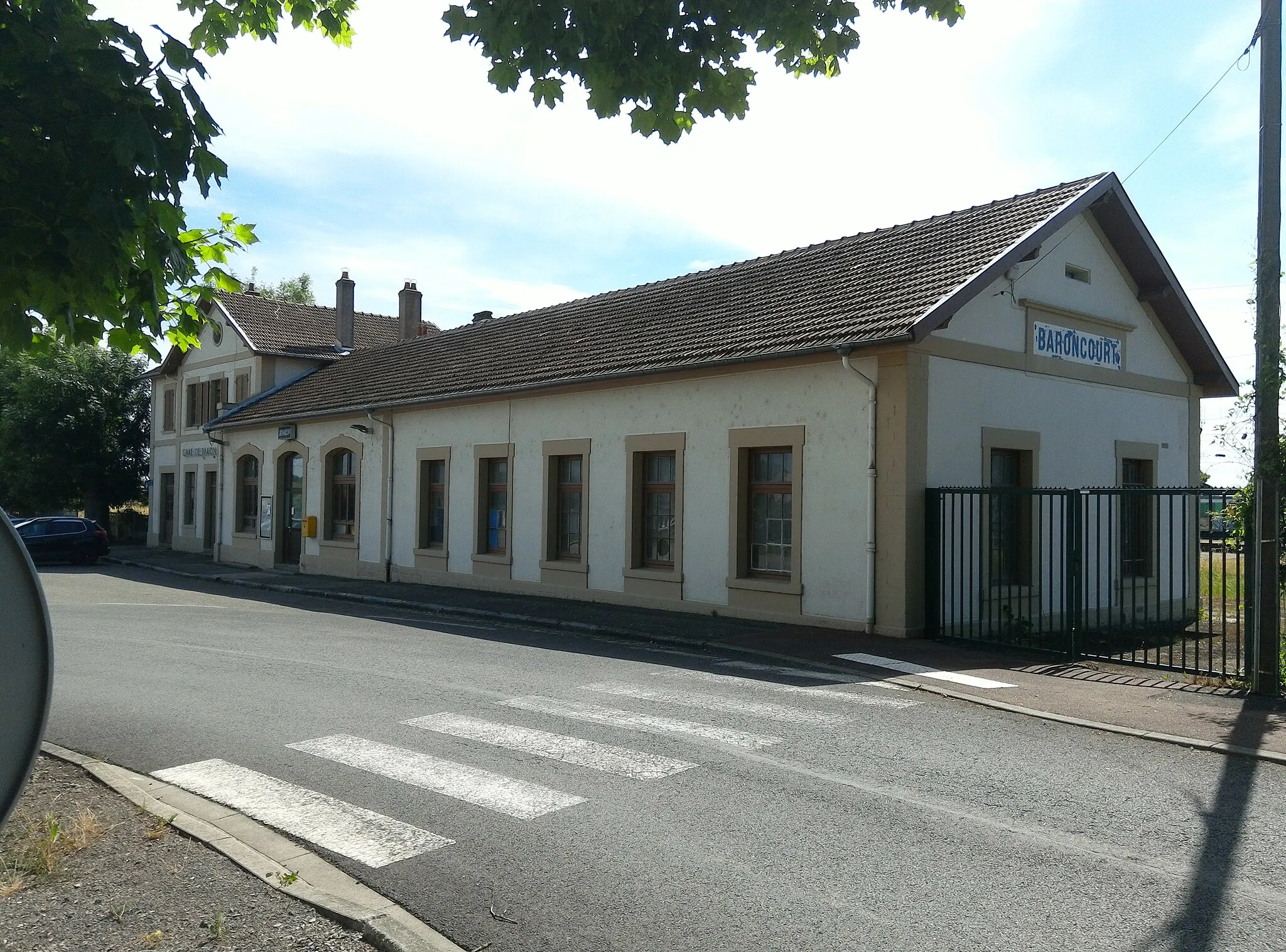 Photo showing: Baroncourt station, street side, France.