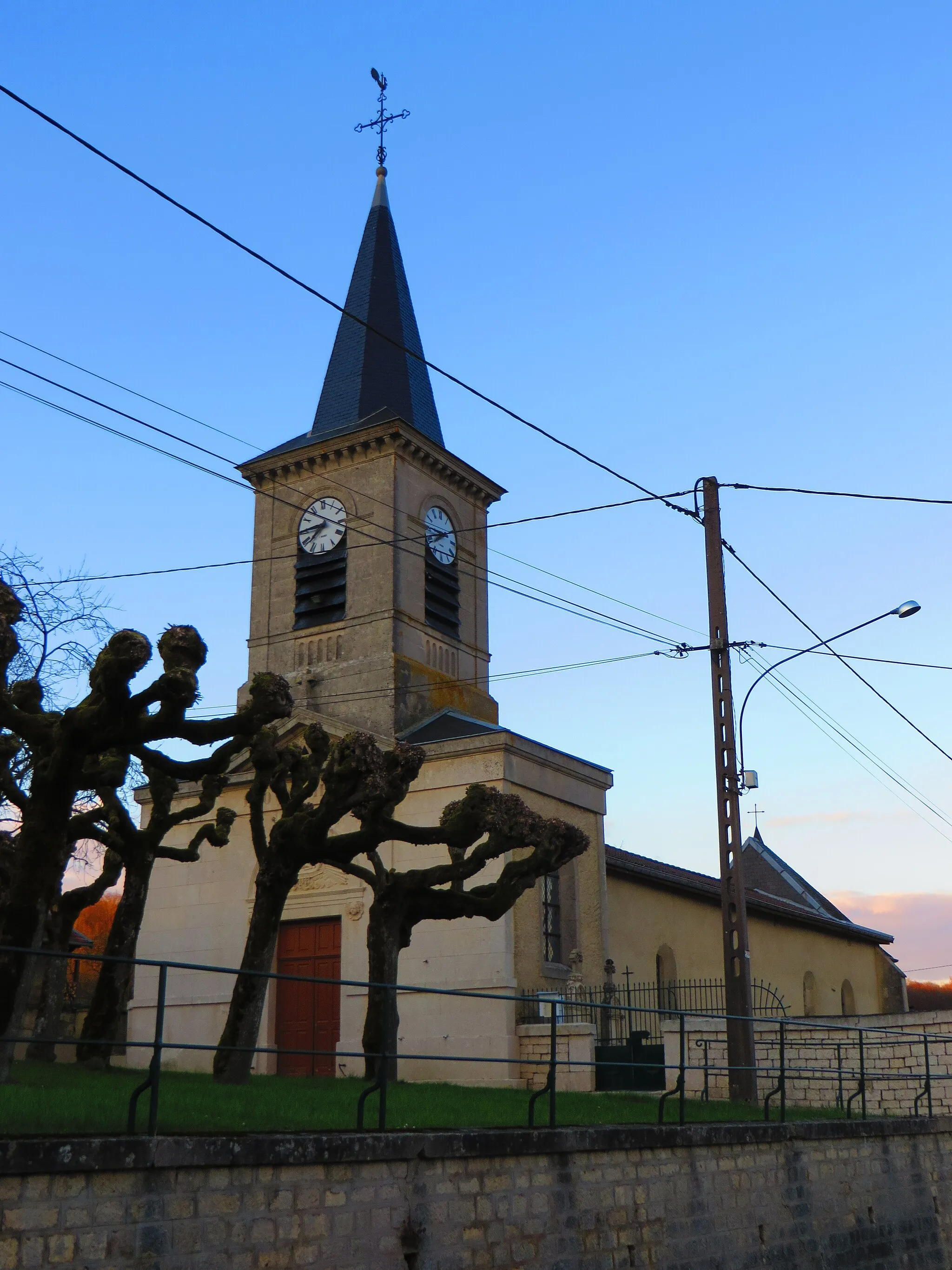 Photo showing: Ménil-aux-Bois L'église Saint-Vannes