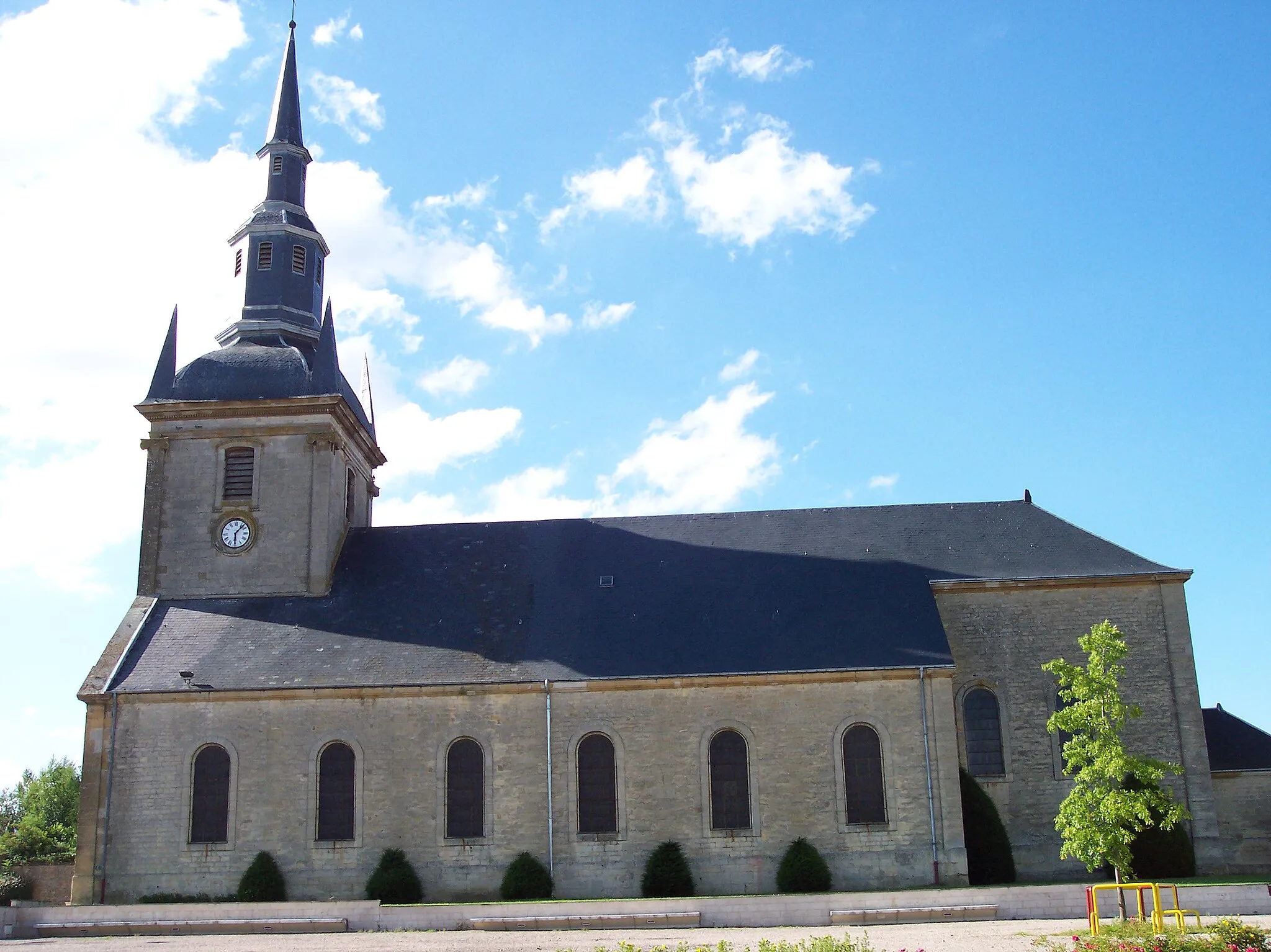 Photo showing: Church in Laneuville-sur-Meuse, Meuse (département), Lorraine, France.