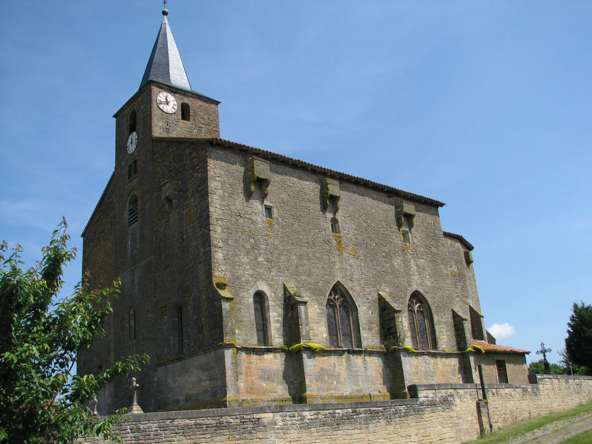 Photo showing: Eglise fortifiée du XVIe siècle de Saint-Pierrevillers dans la Meuse