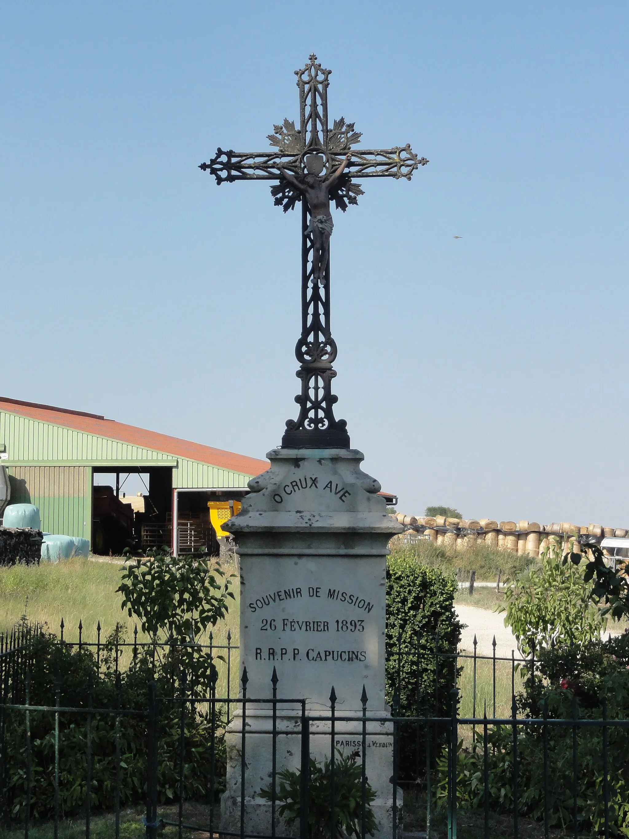 Photo showing: Sivry-la-Perche (Meuse) croix de chemin