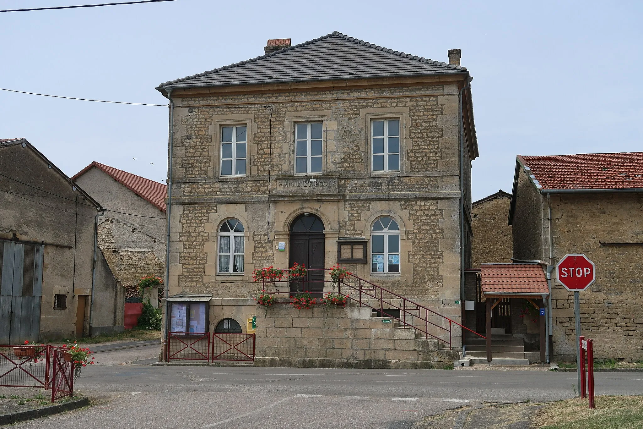 Photo showing: Wiseppe, mairie