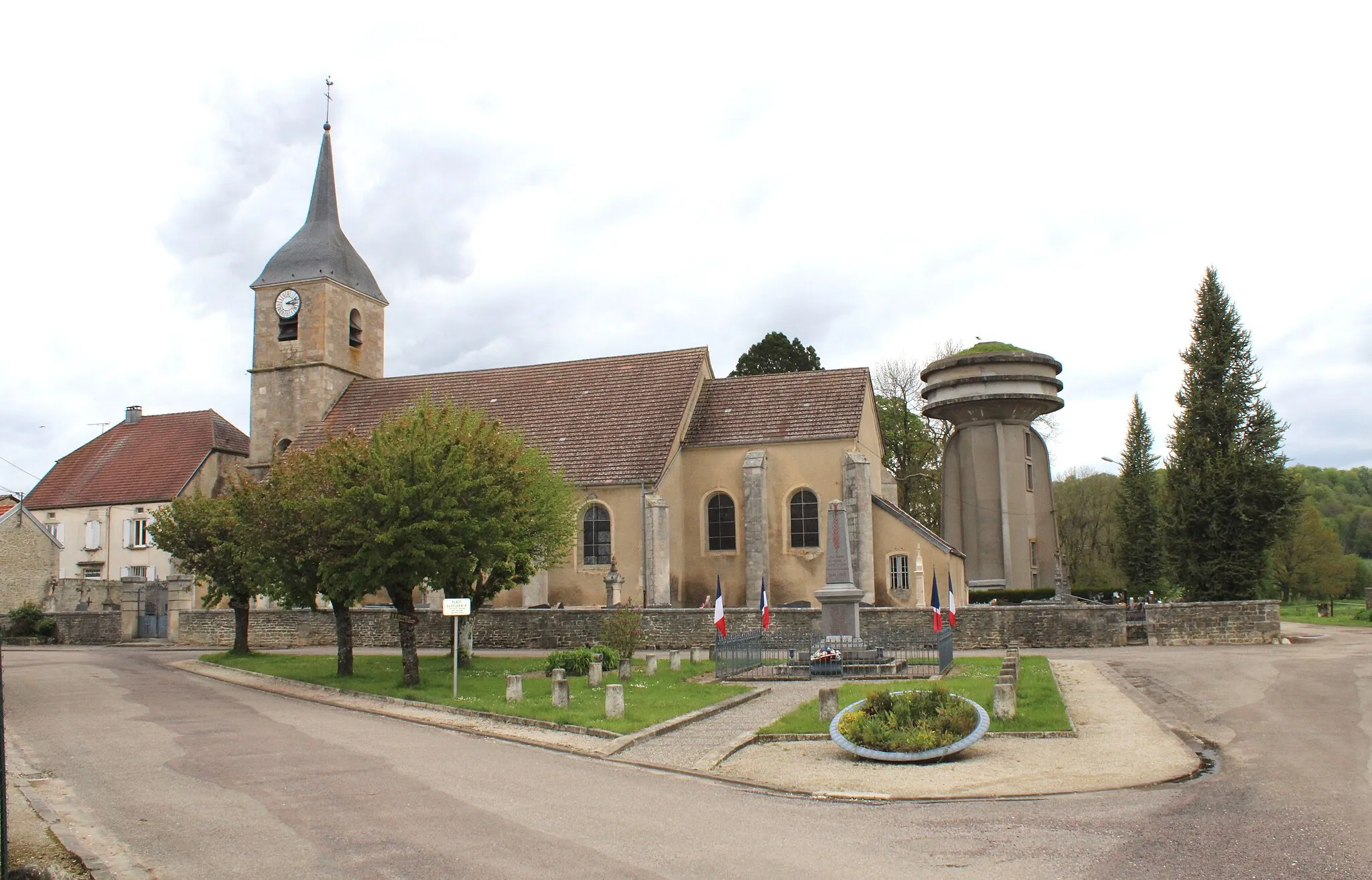 Photo showing: La place de l'église.
