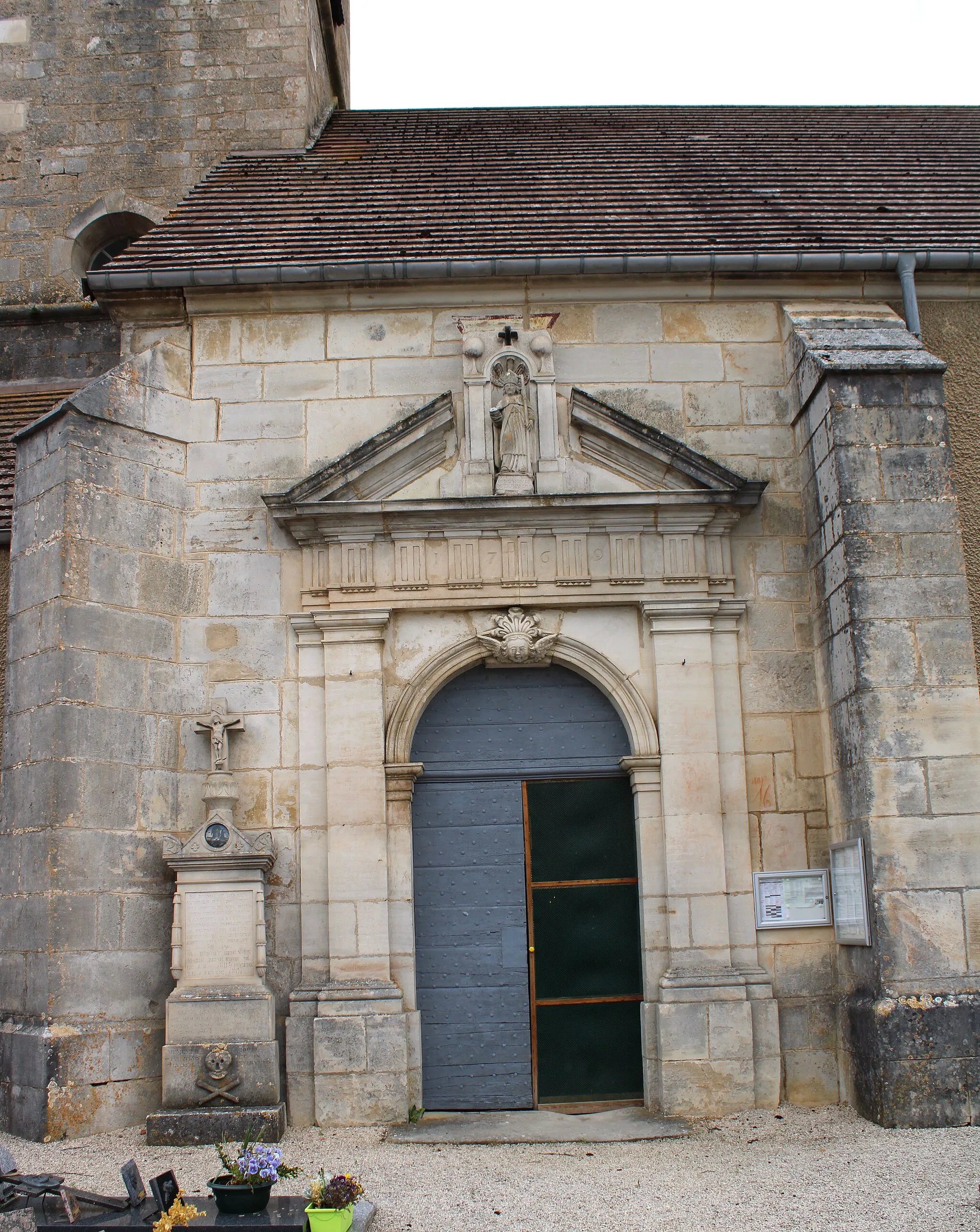 Photo showing: Portail de l'église