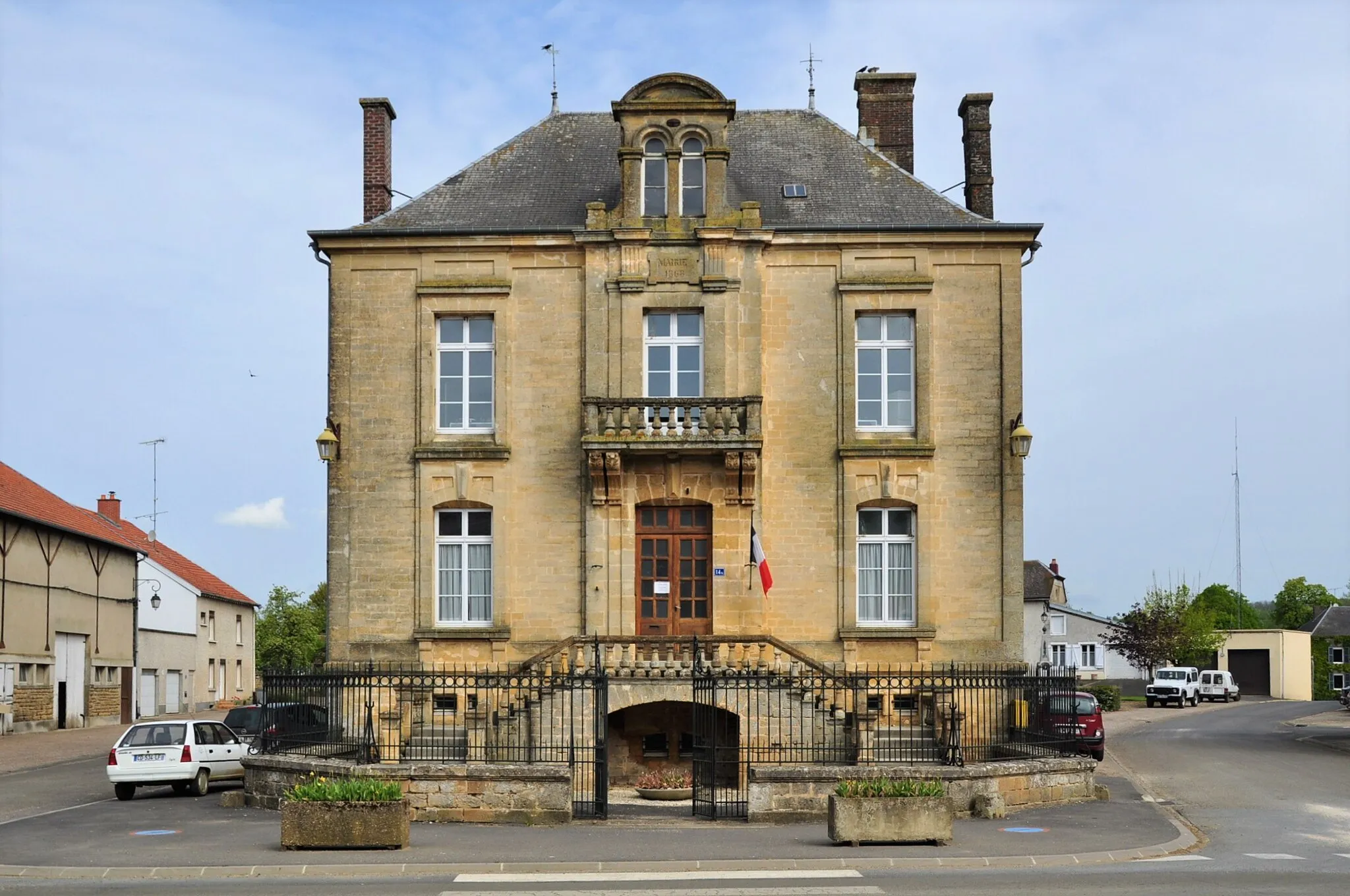 Photo showing: Het stadhuis van Margut (departement Ardennes, Frankrijk).