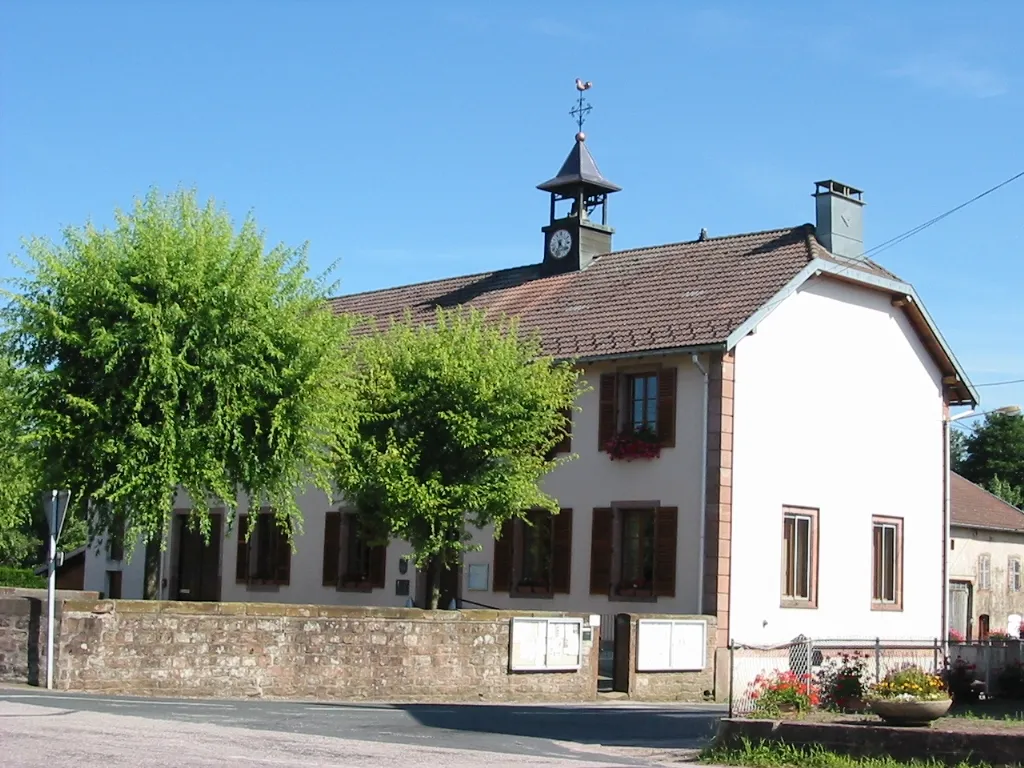 Photo showing: La mairie de Neuvillers-sur-Fave, commune des Vosges dans le canton de Saint-Dié-Est.