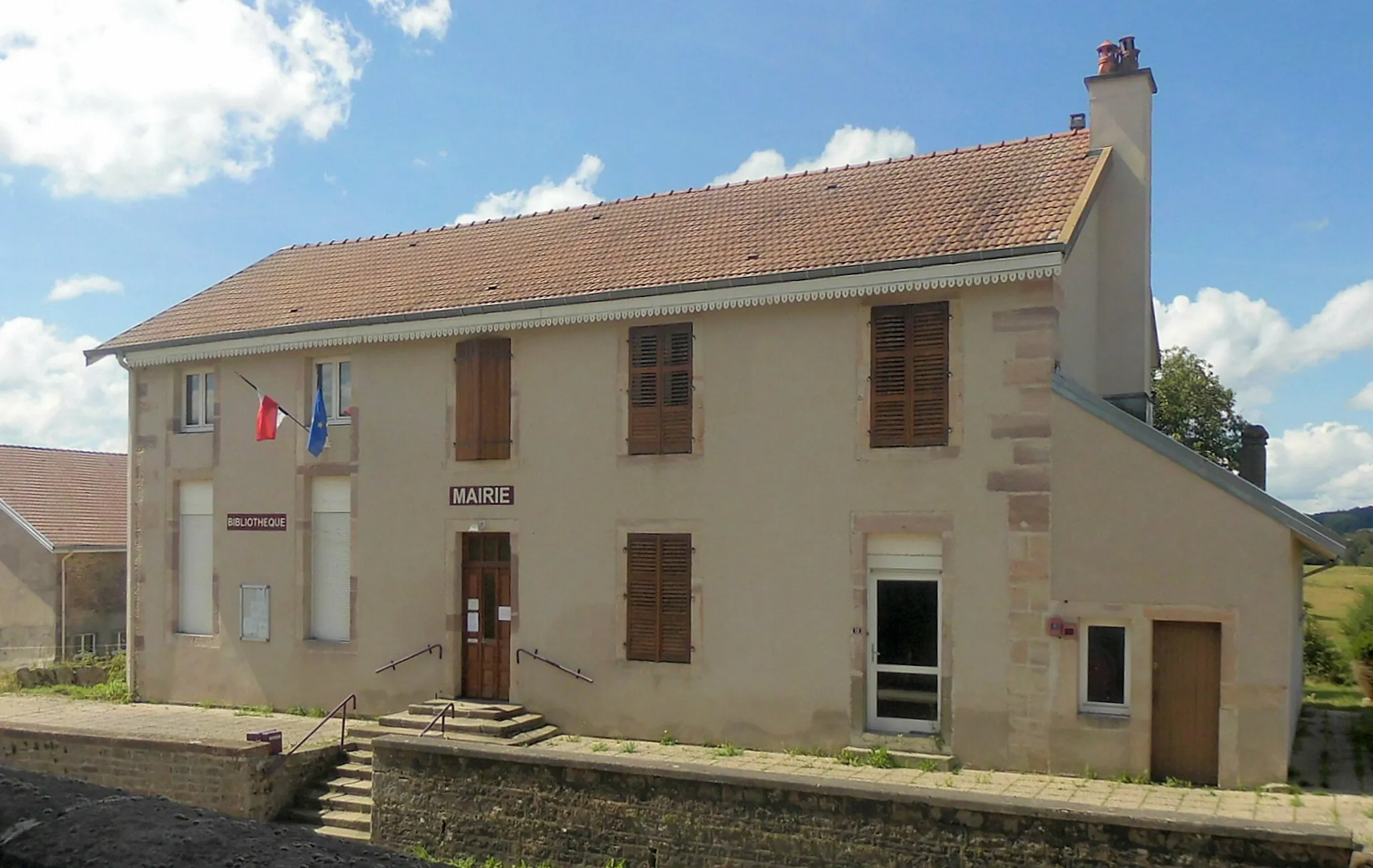 Photo showing: La mairie et la bibliothèquede Charmois-devant-Bruyères