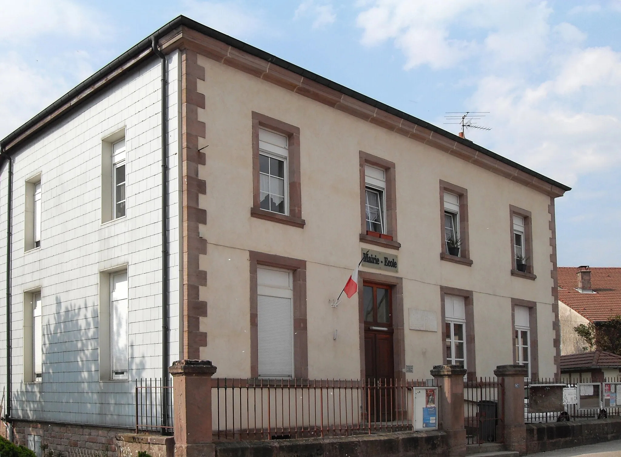 Photo showing: La mairie-école de Fays