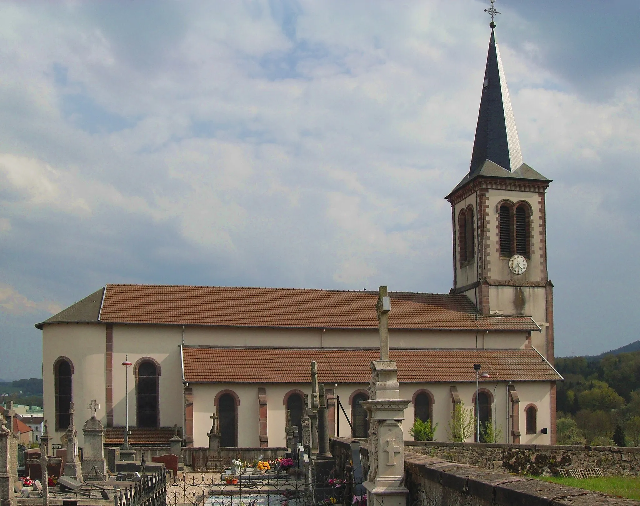 Photo showing: L'église Sainte-Madeleine à Laval-sur-Vologne, côté nord-ouest