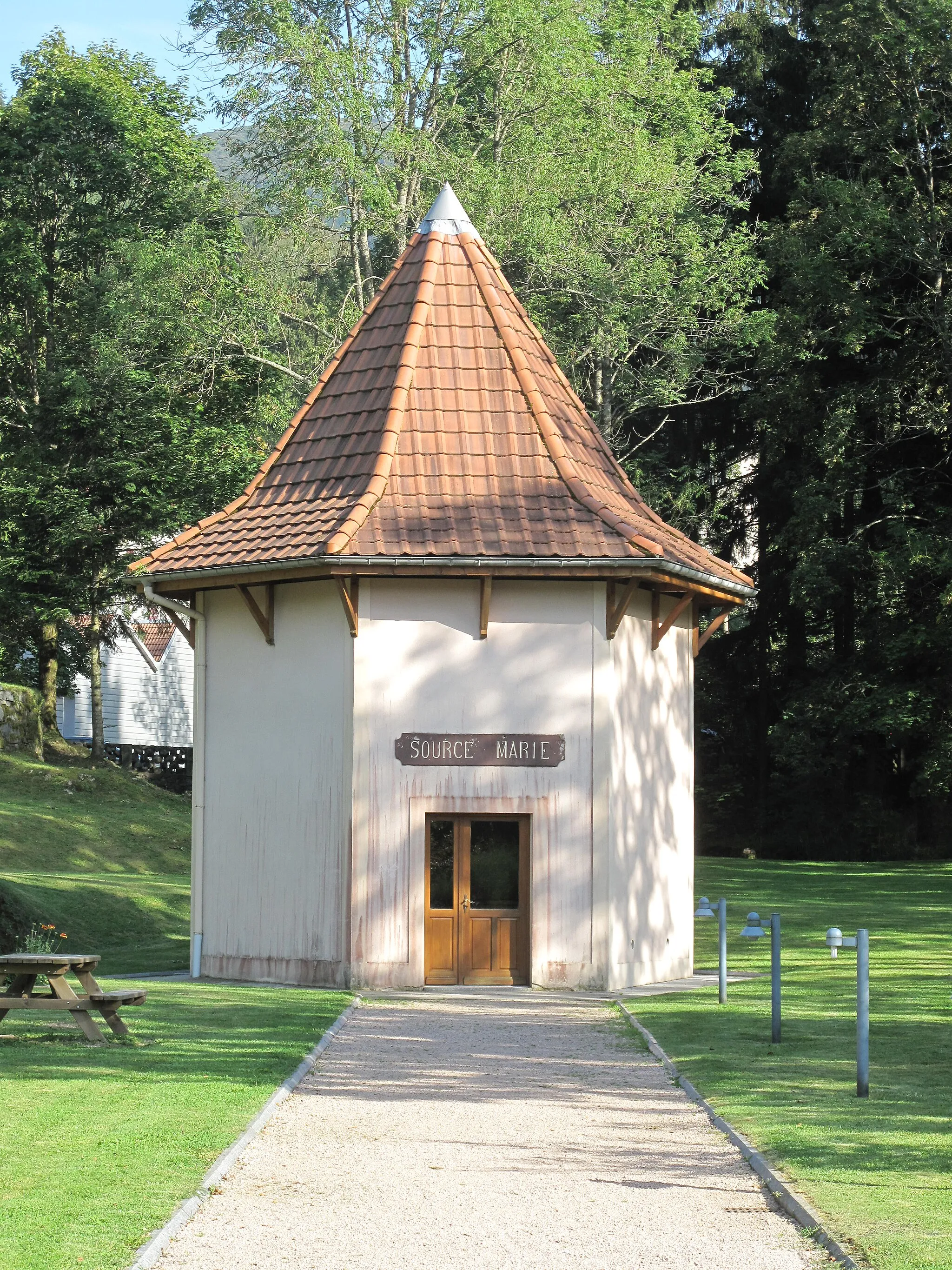 Photo showing: The kiosk of the spring Source Marie in Bussang (Vosges, France).