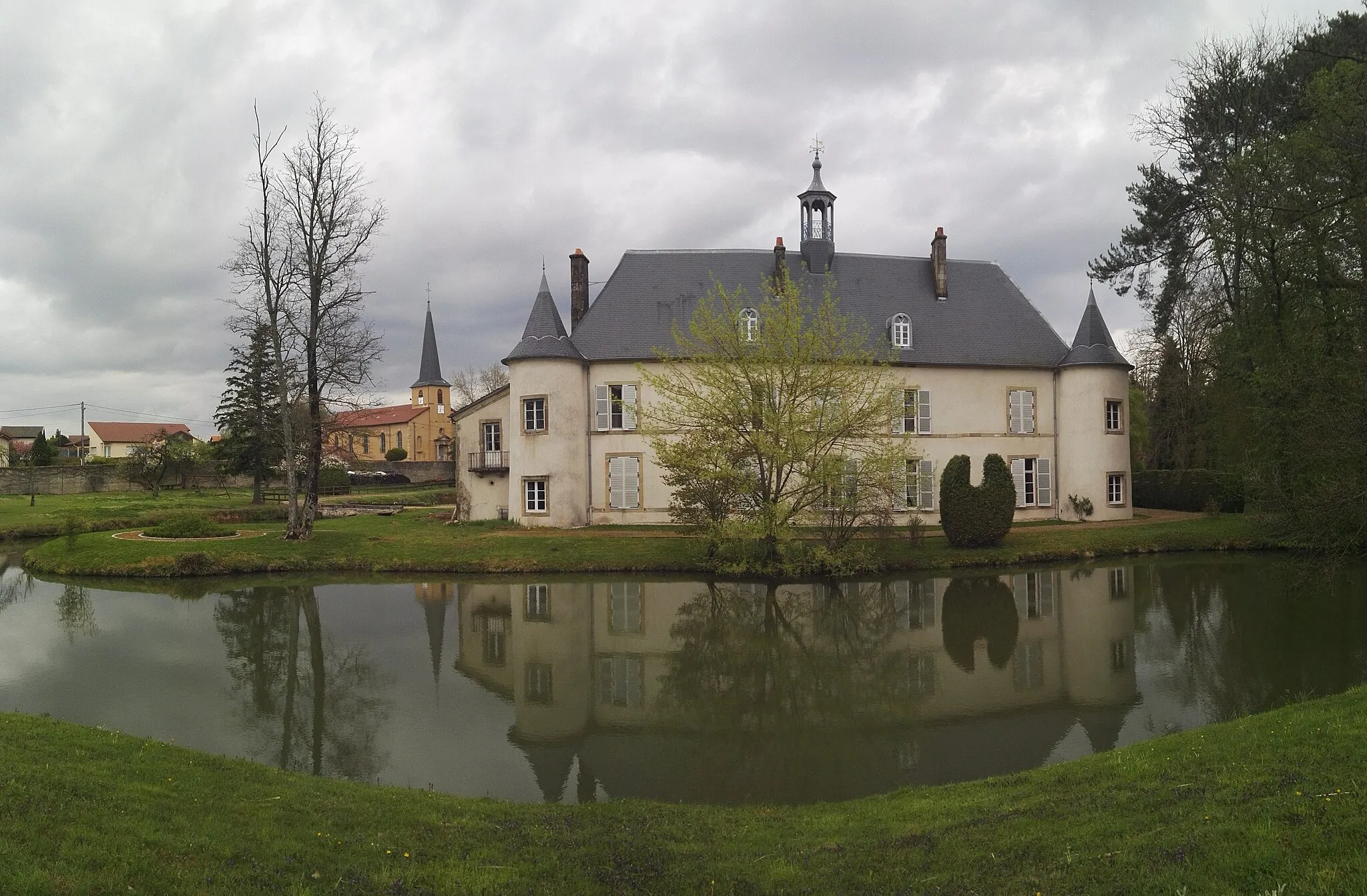 Photo showing: Chateau et Eglise de Girecourt sur Durbion (88)