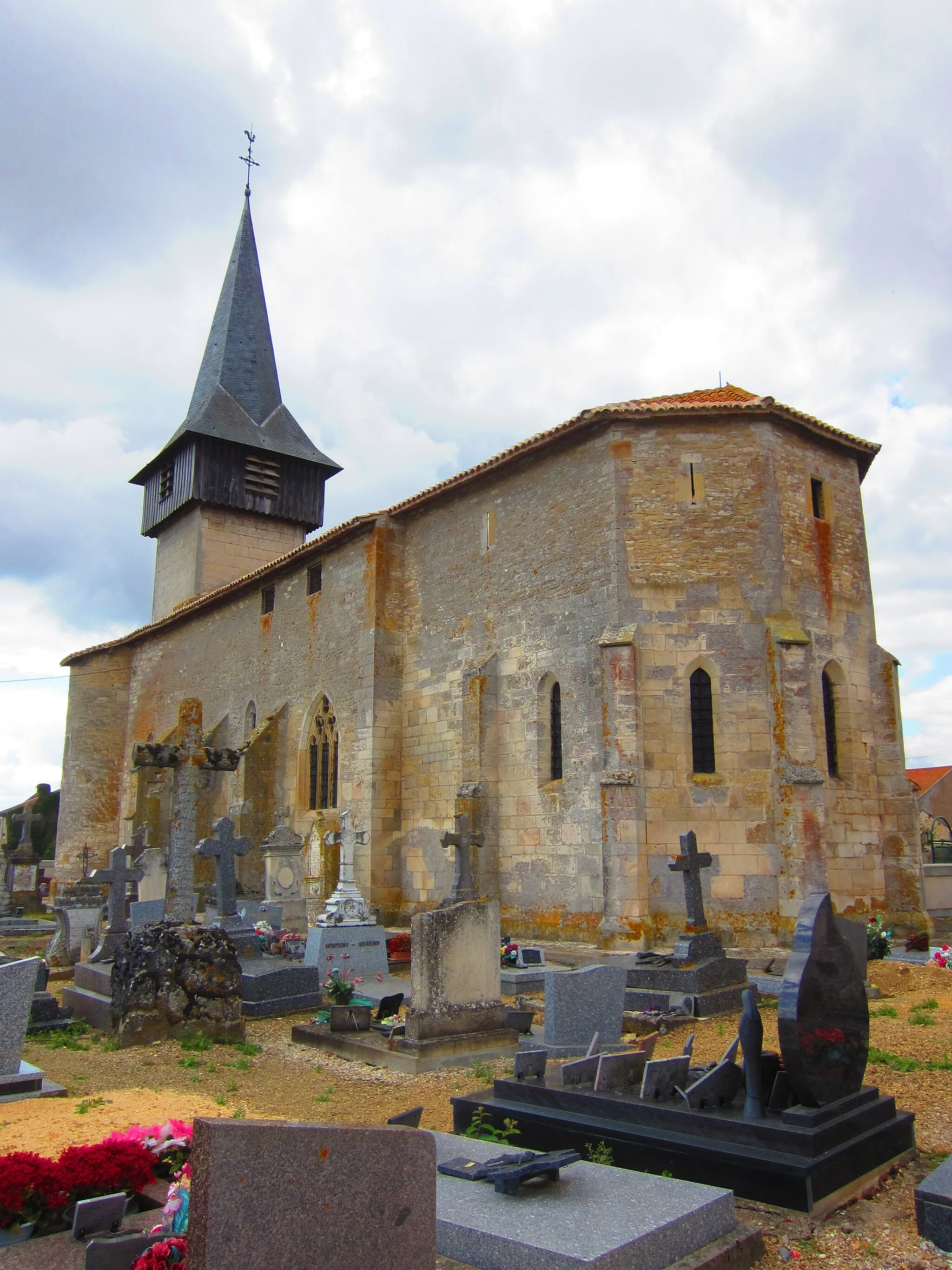 Photo showing: Pareid church