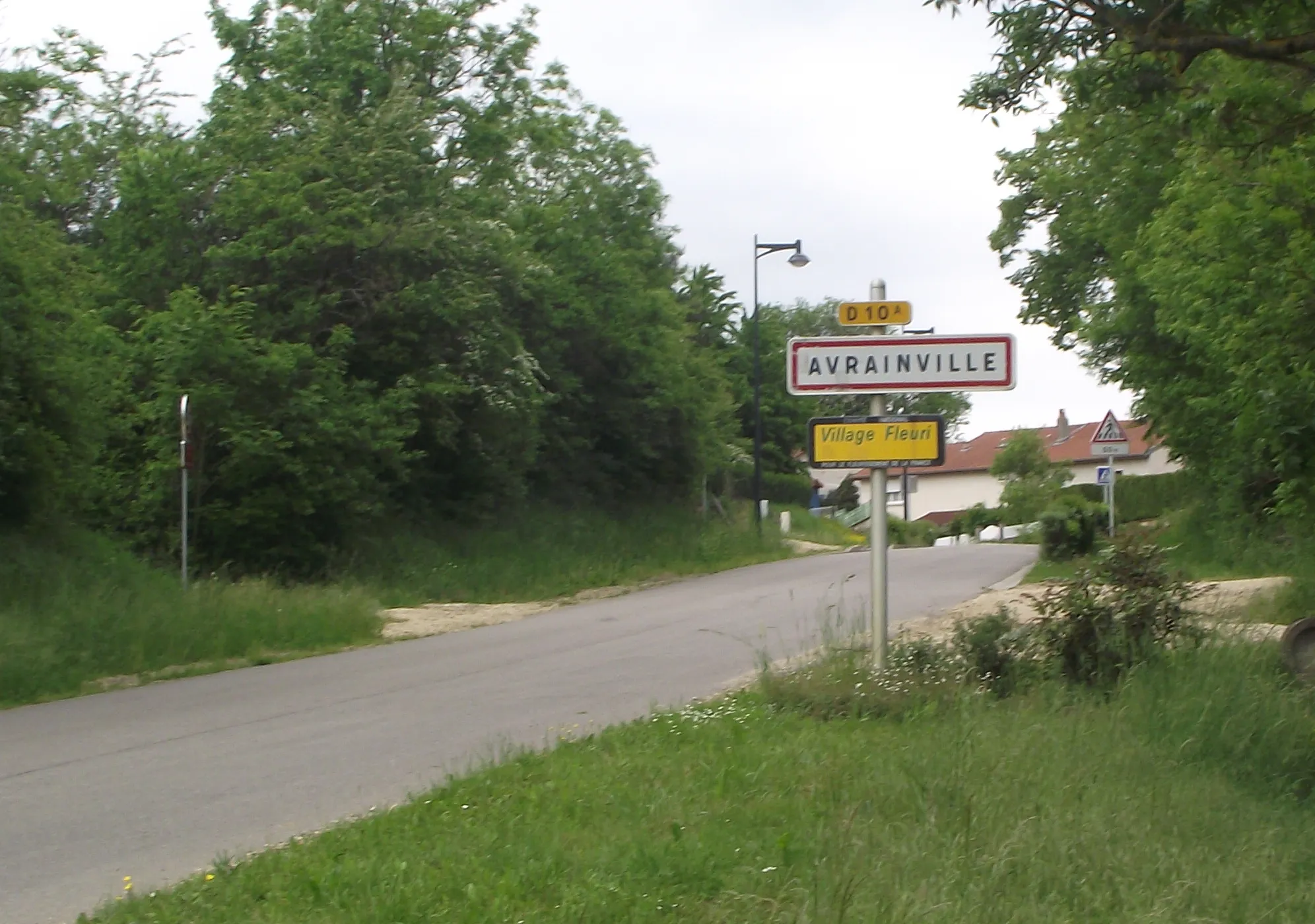 Photo showing: Entrée du Village de Avrainville