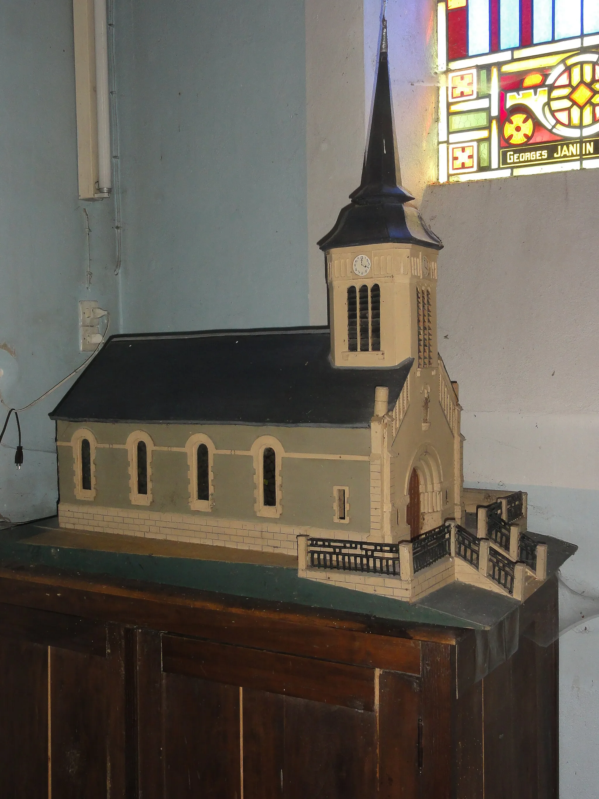 Photo showing: Eix (Meuse) église Saint-Rémi maquette