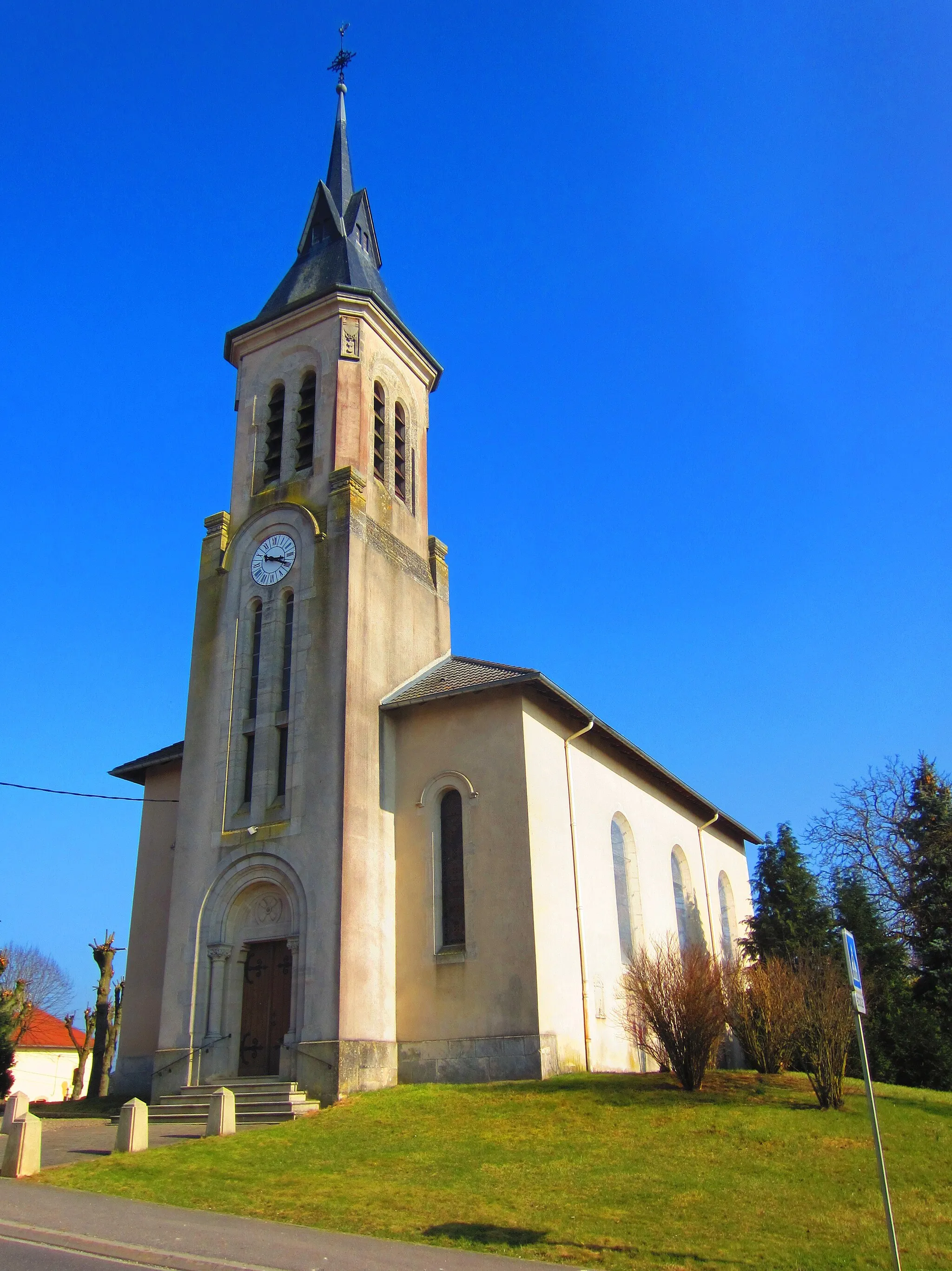 Photo showing: Bernecourt church
