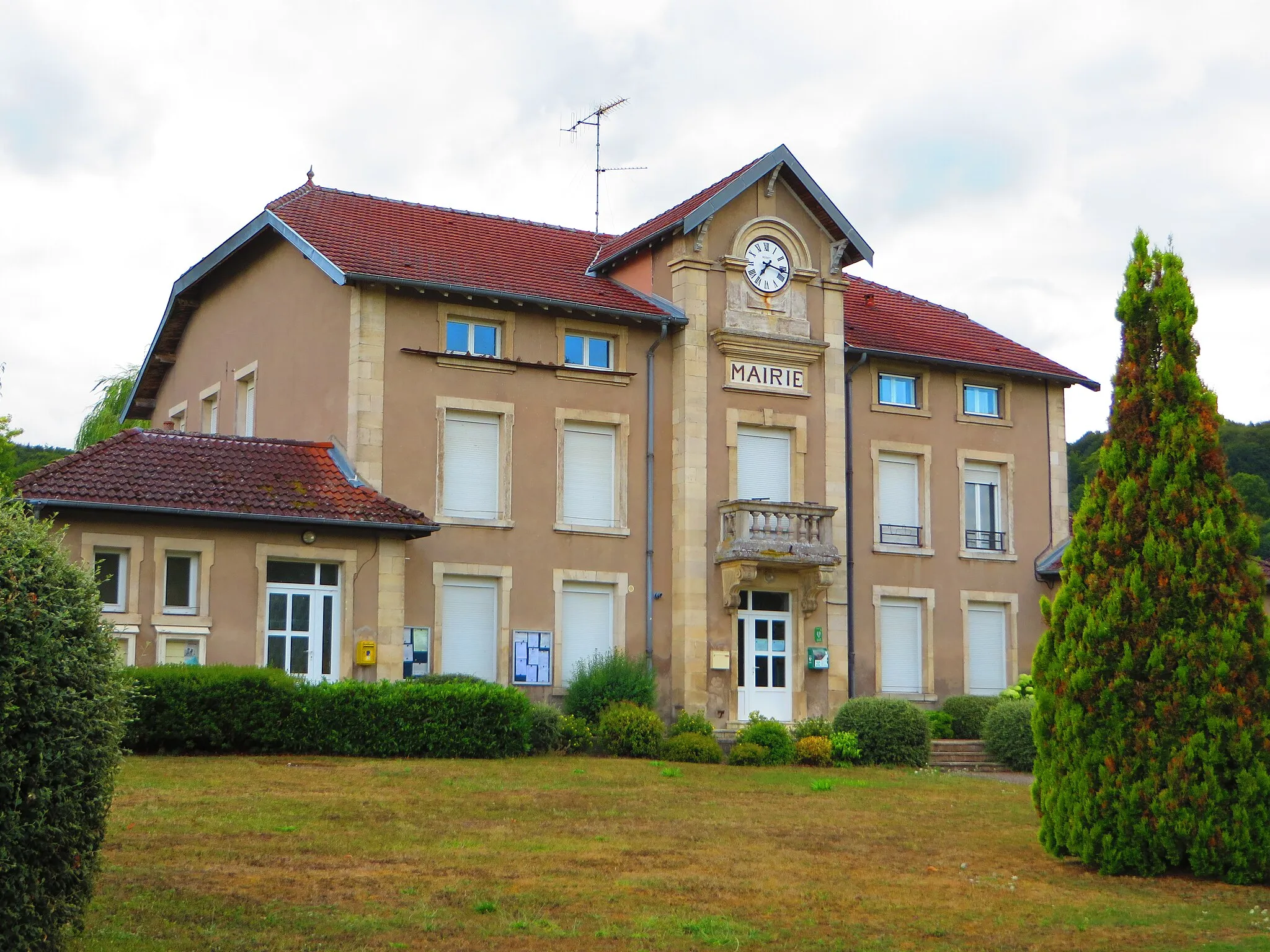 Photo showing: Herbeuville La mairie