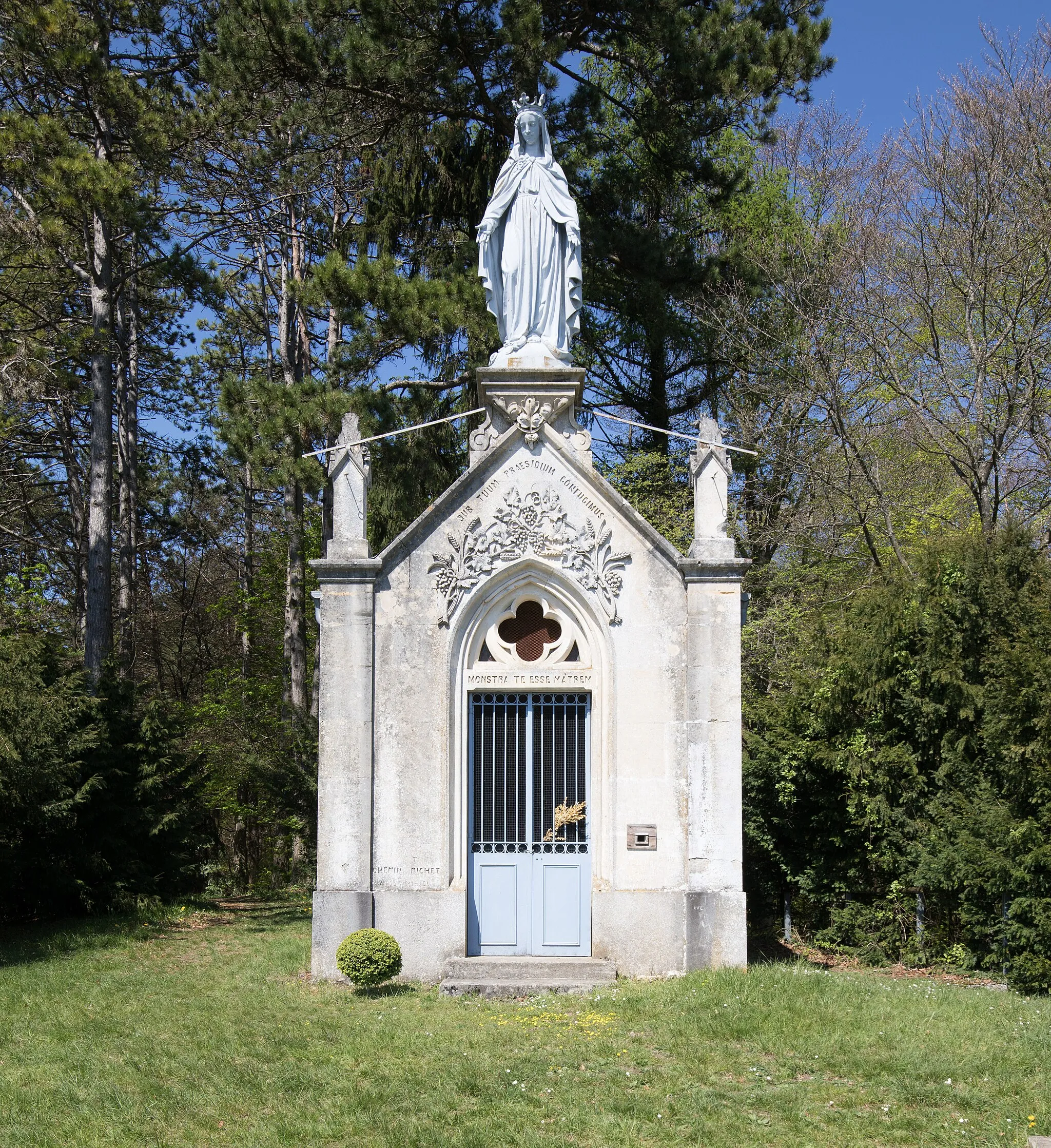 Photo showing: Die Chapelle des Bures oberhalb von Buxières-sous-les-Côtes