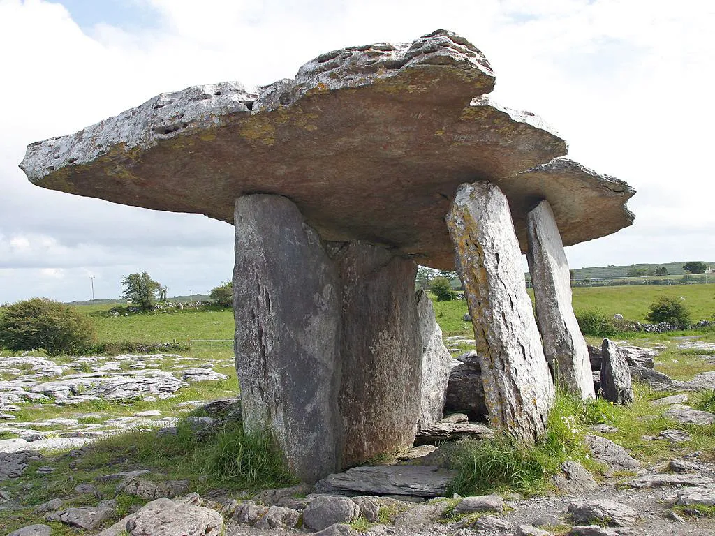 Photo showing: Poulnabrone Dolmen, County Clare, Ireland, downloaded from pdphoto.org, en:sr:Слика:Paulnabrone.jpg