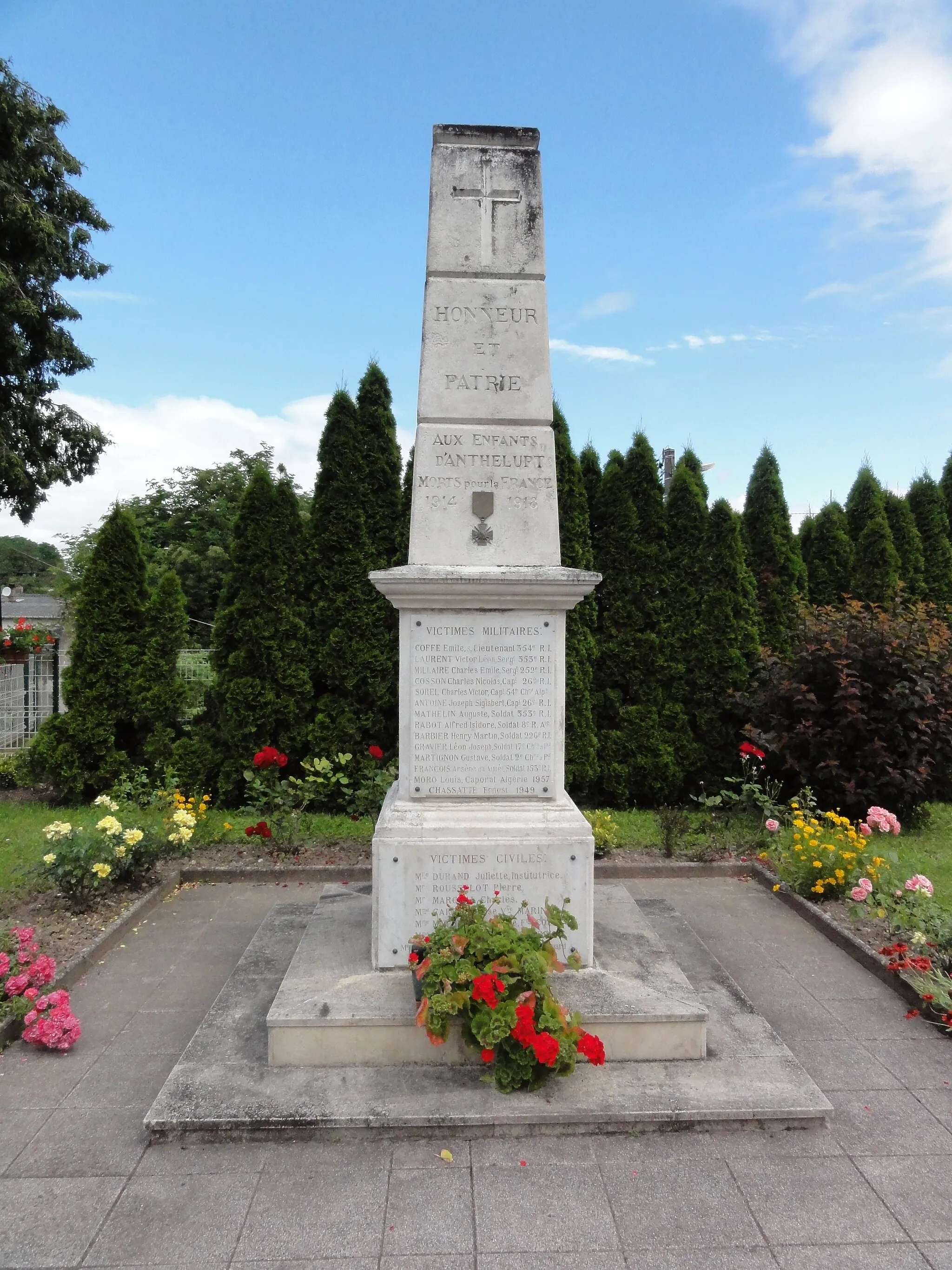 Photo showing: Anthelupt (M-et-M) monument aux morts