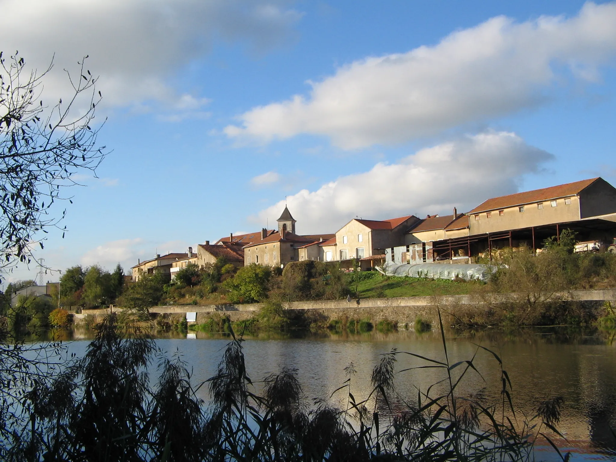 Photo showing: Autreville-sur-Moselle vue d'en face