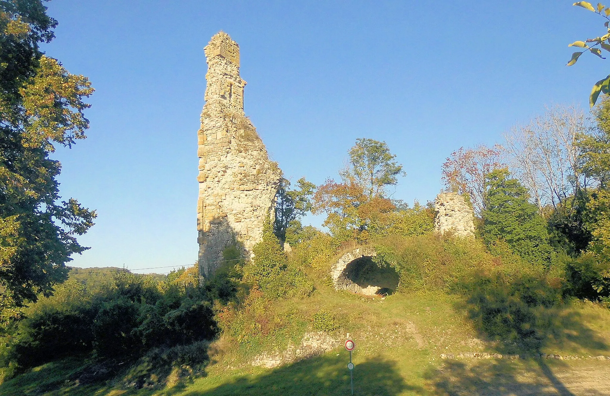 Photo showing: Les vestiges du château de Bainville-aux-Miroirs