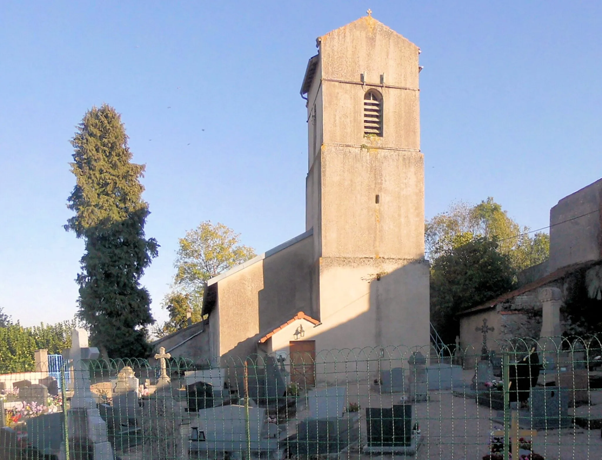 Photo showing: L'église Saint-Maurice de Bainville-aux-Miroirs