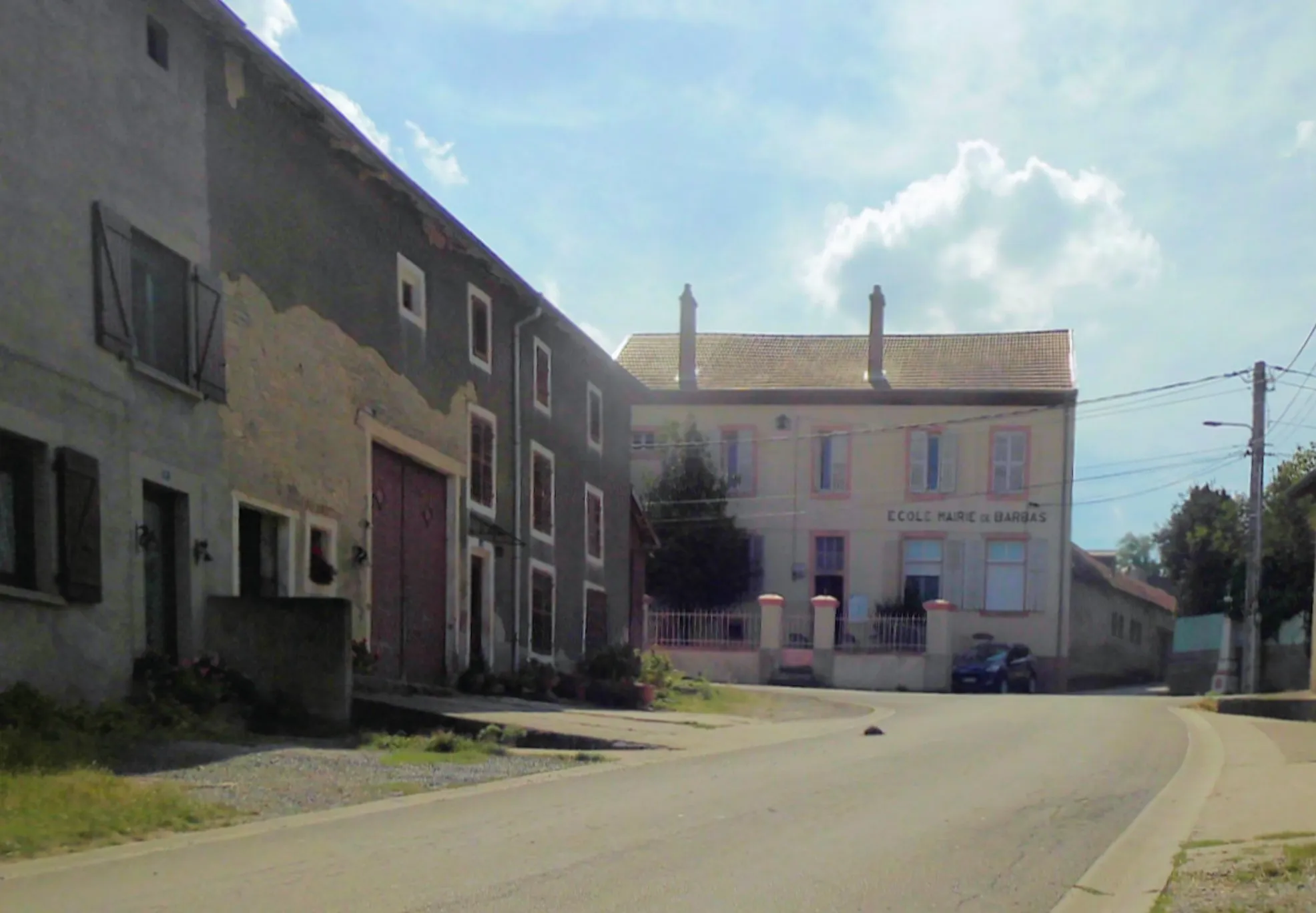 Photo showing: La mairie-école de Barbas