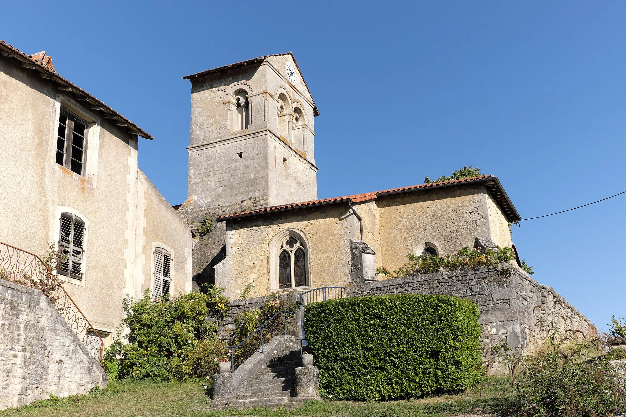 Photo showing: This building is indexed in the base Mérimée, a database of architectural heritage maintained by the French Ministry of Culture, under the reference PA00105998 .