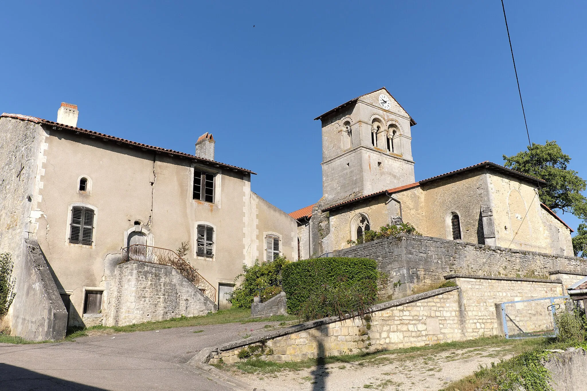 Photo showing: This building is indexed in the base Mérimée, a database of architectural heritage maintained by the French Ministry of Culture, under the reference PA00105998 .