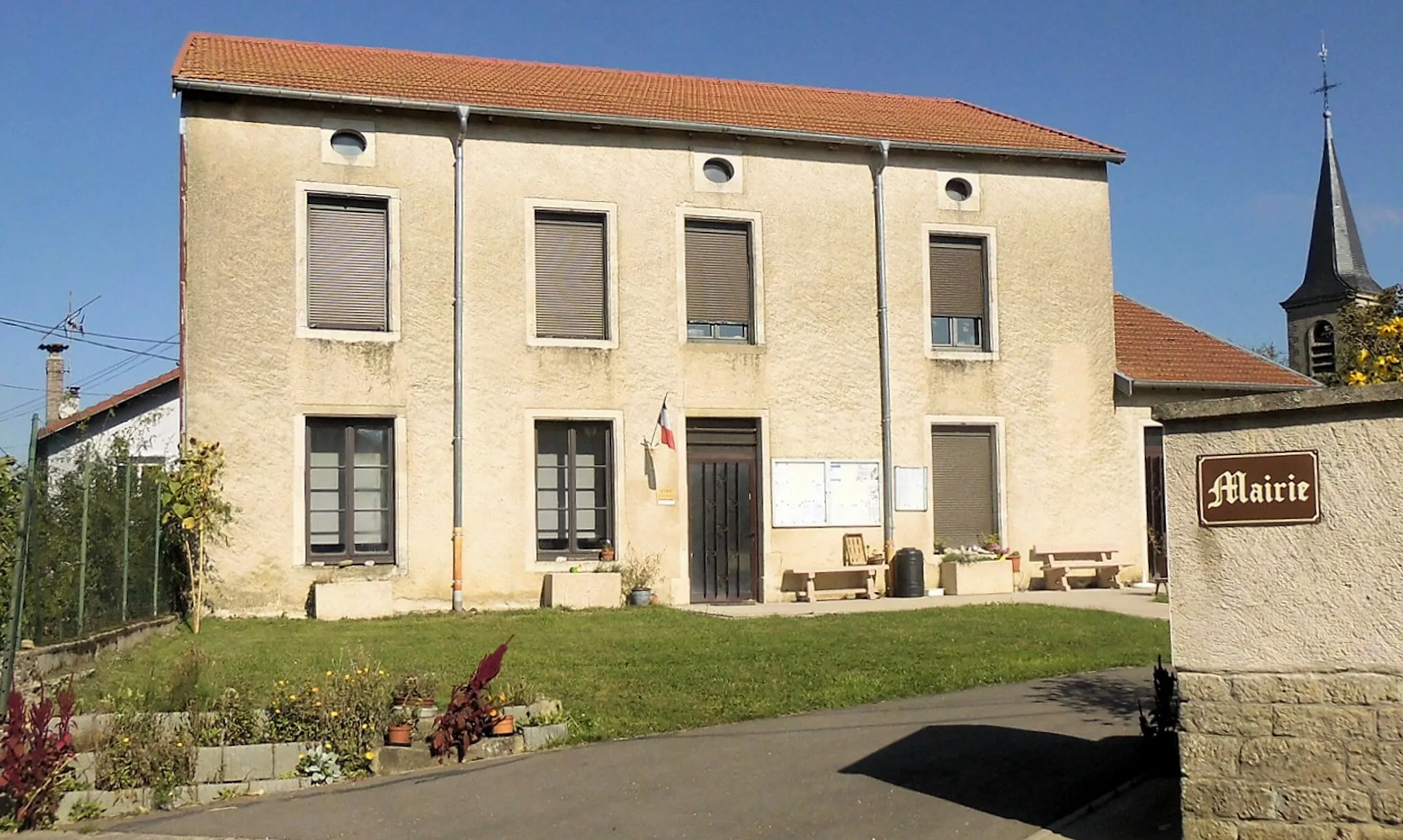 Photo showing: La mairie de Bouzanville