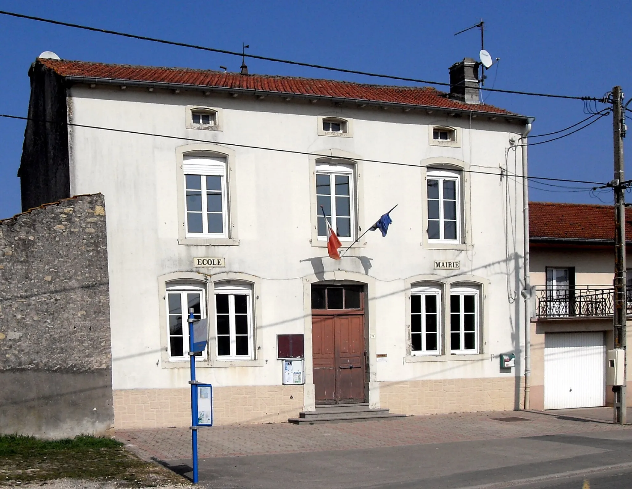 Photo showing: La mairie-école de Bralleville