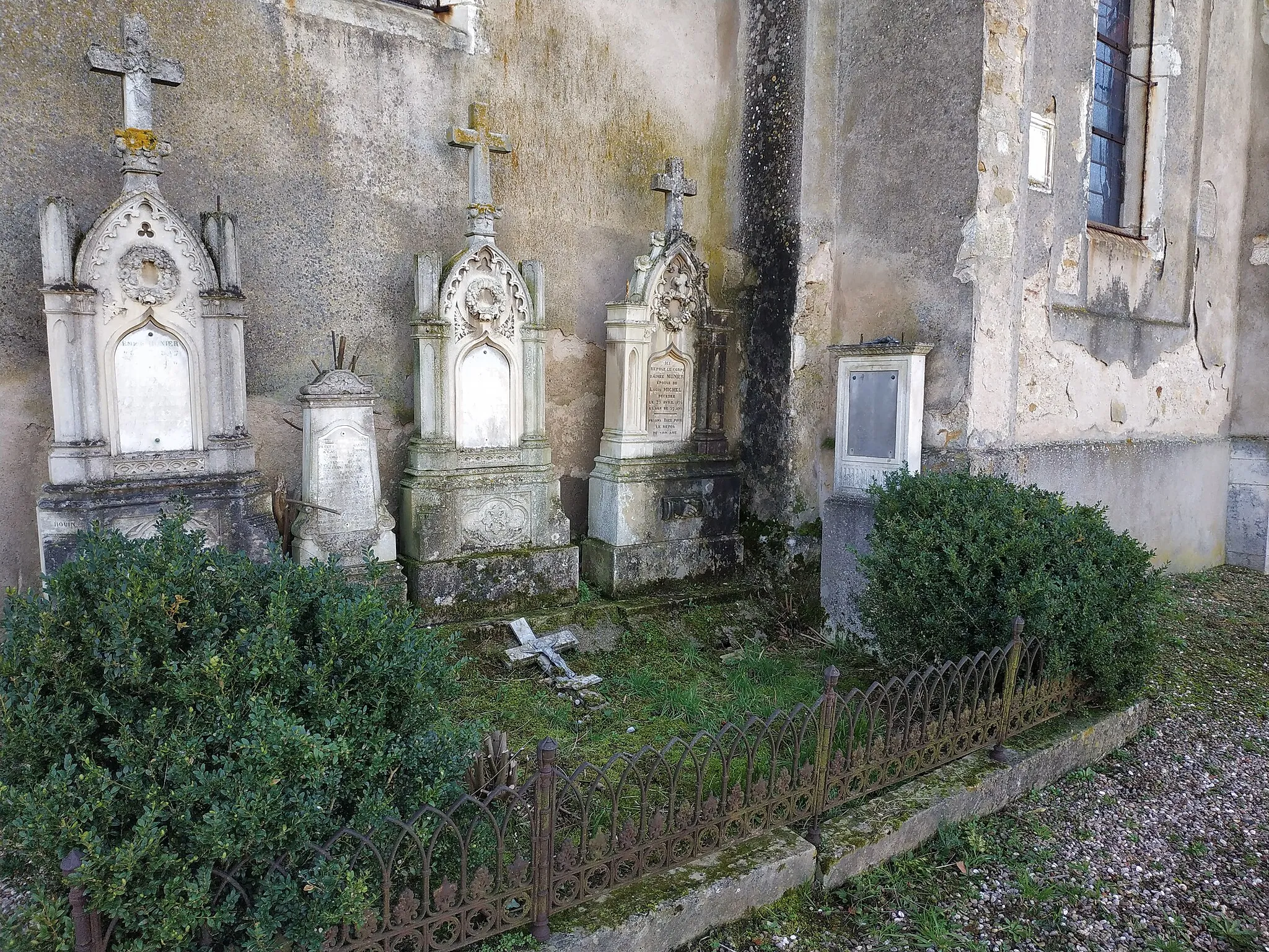 Photo showing: cimetière de Bratte