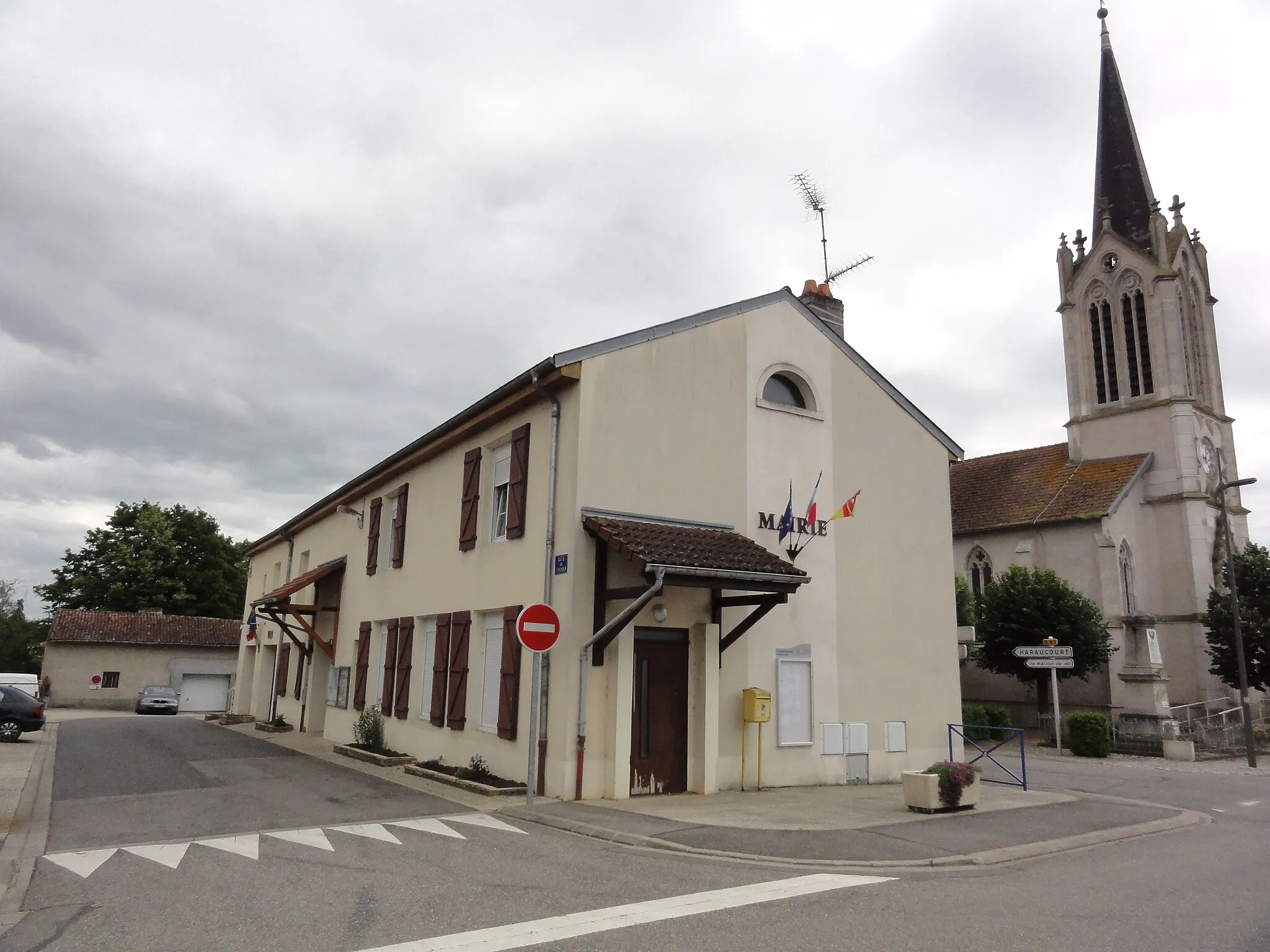 Photo showing: Buissoncourt (M-et-M) mairie et église