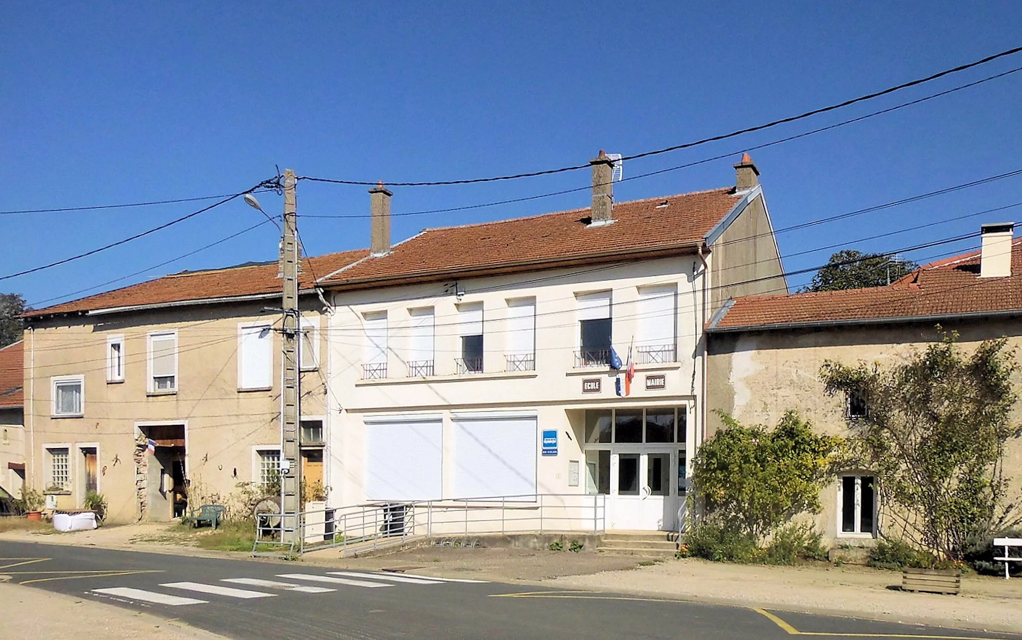 Photo showing: La mairie-école de Chaouilley