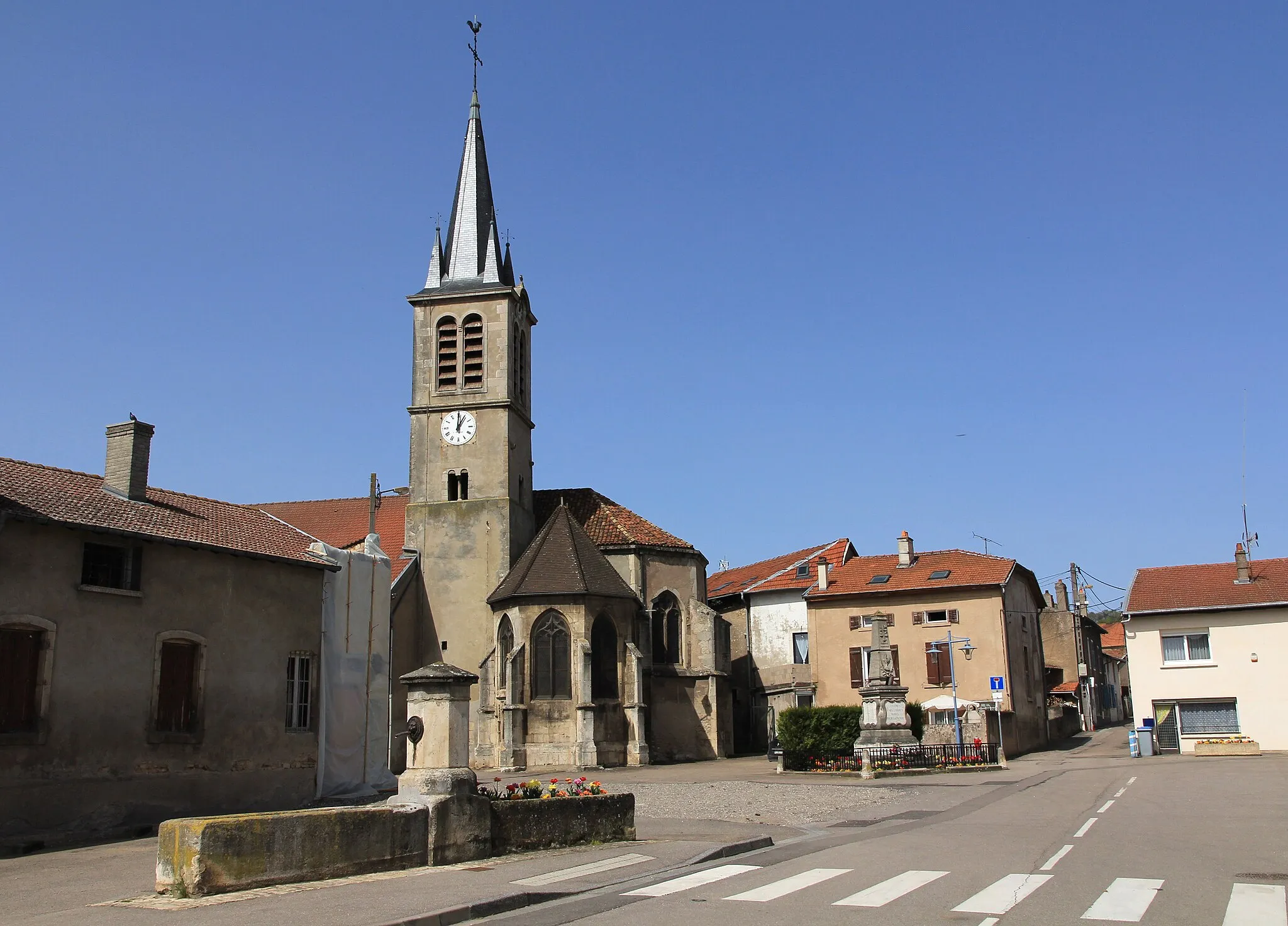 Photo showing: This building is indexed in the base Mérimée, a database of architectural heritage maintained by the French Ministry of Culture, under the reference PA00106020 .