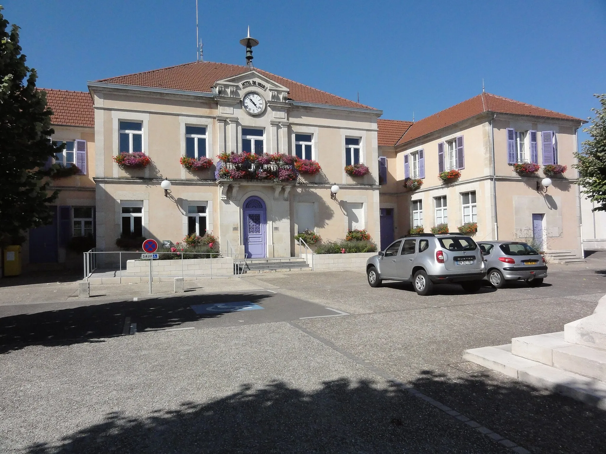 Photo showing: Lérouville (Meuse) mairie