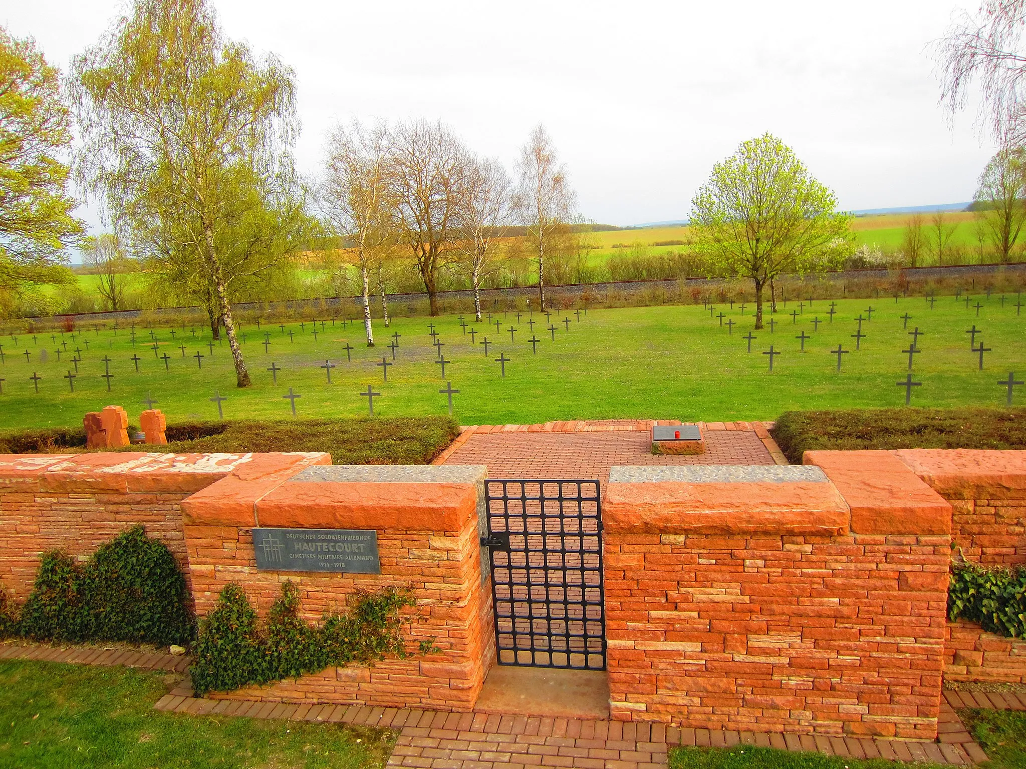 Photo showing: Abaucourt Hautecourt war cemetery deutsch