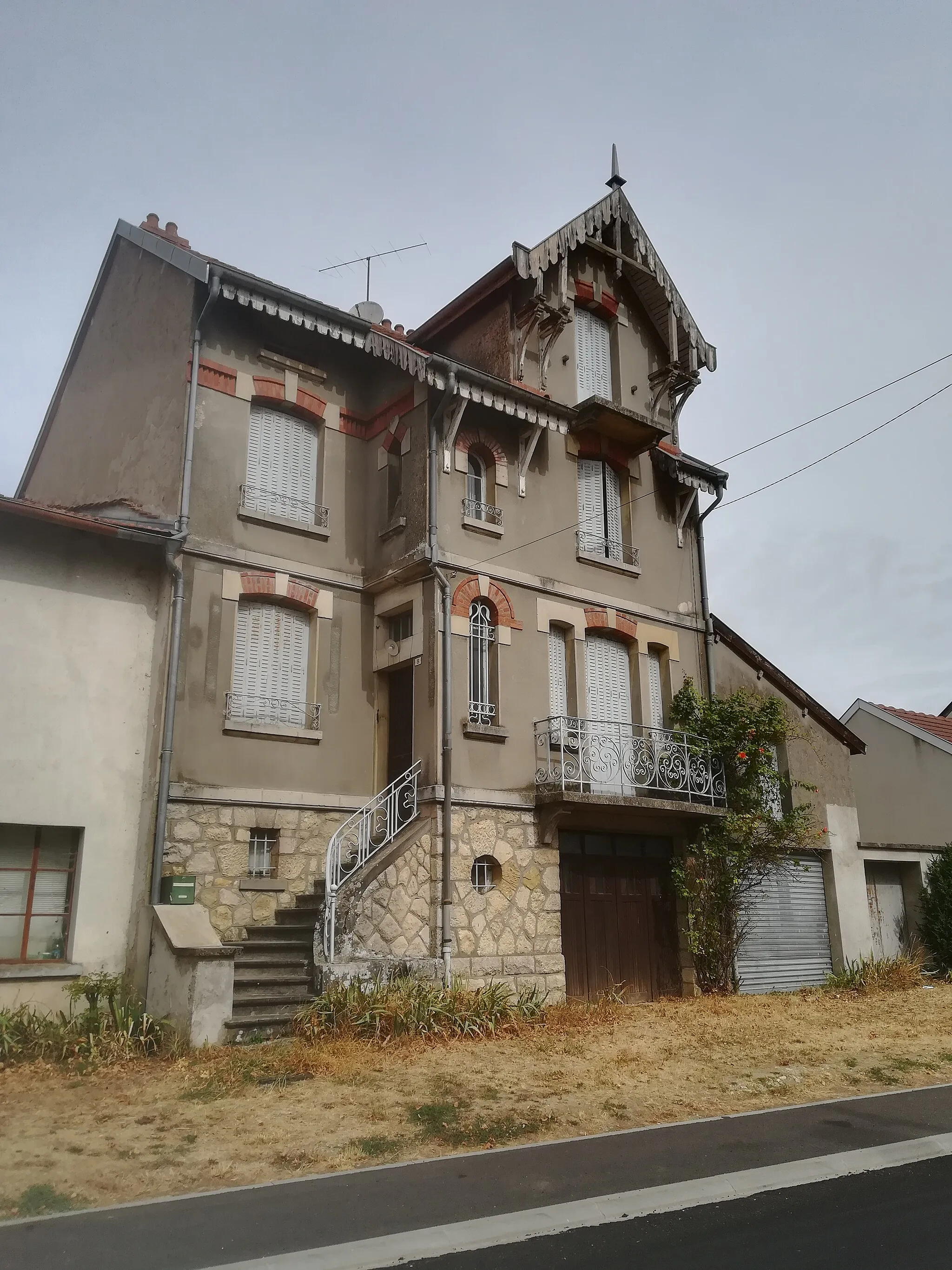 Photo showing: Maison familiale, reconstruite dans les années 1920, sise au 8, rue de la Bourgogne à Consenvoye, dans la Meuse