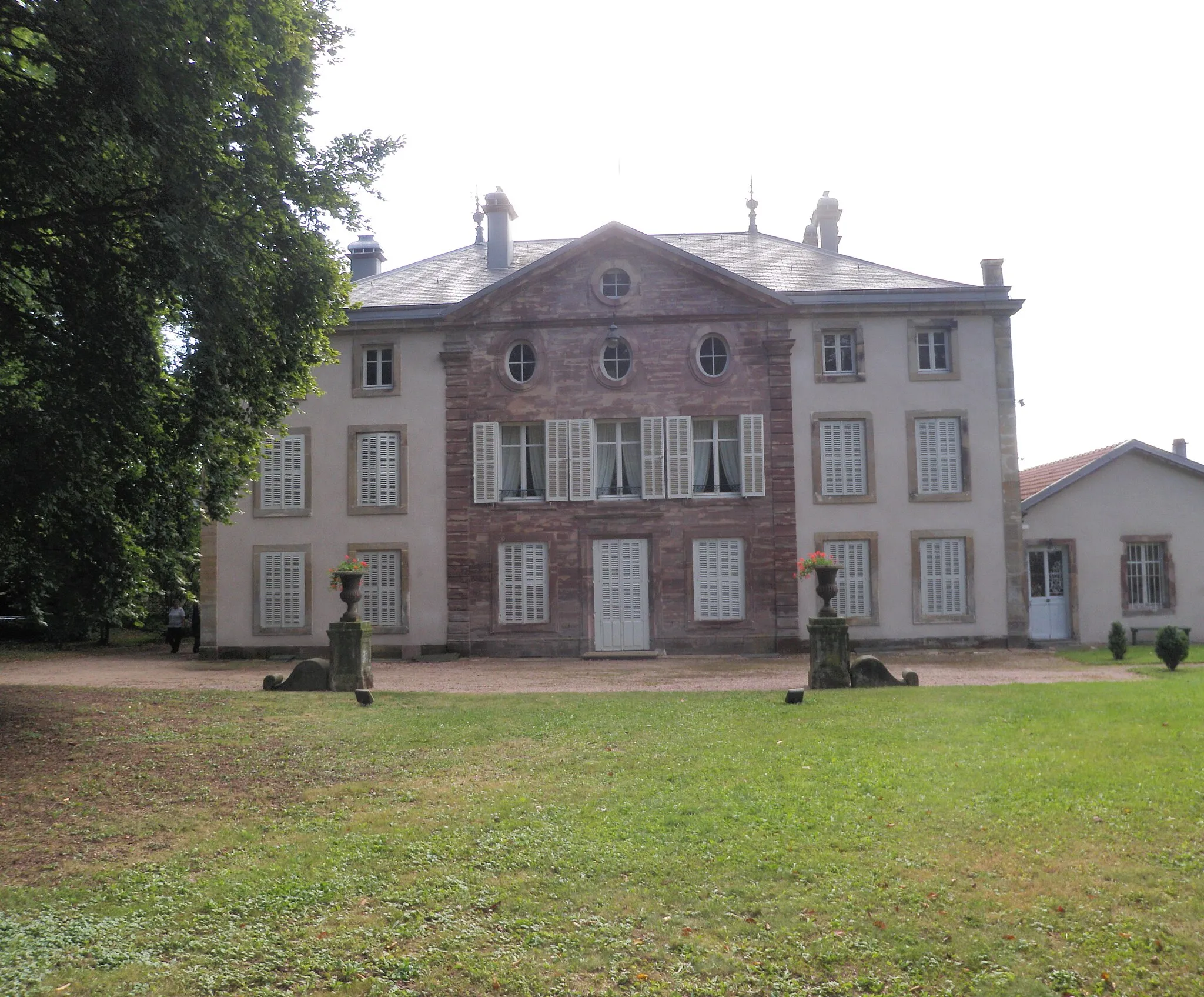 Photo showing: Façade arrière, côté jardins