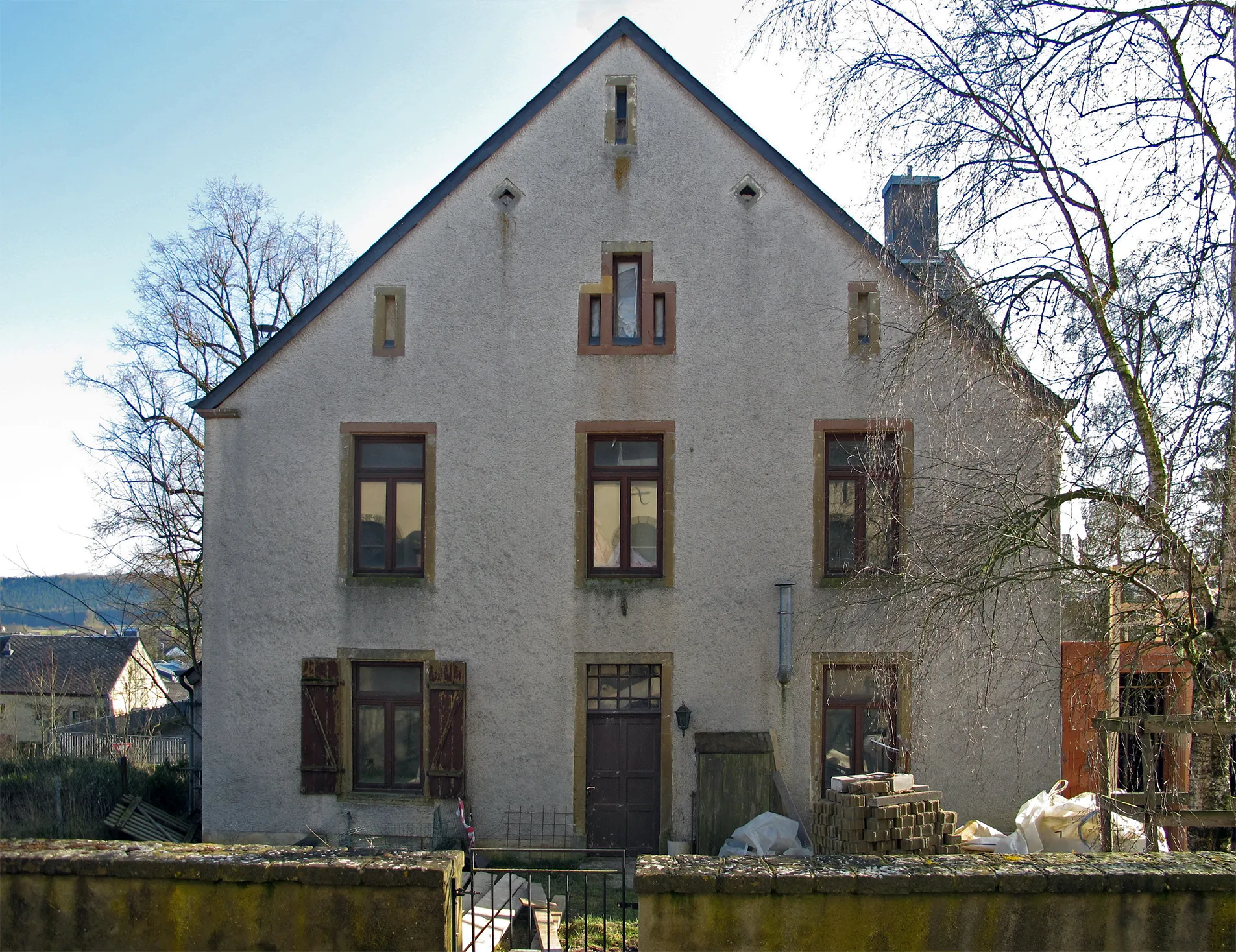 Photo showing: Building in Oberpallen, Luxembourg, 7 Kierchewee