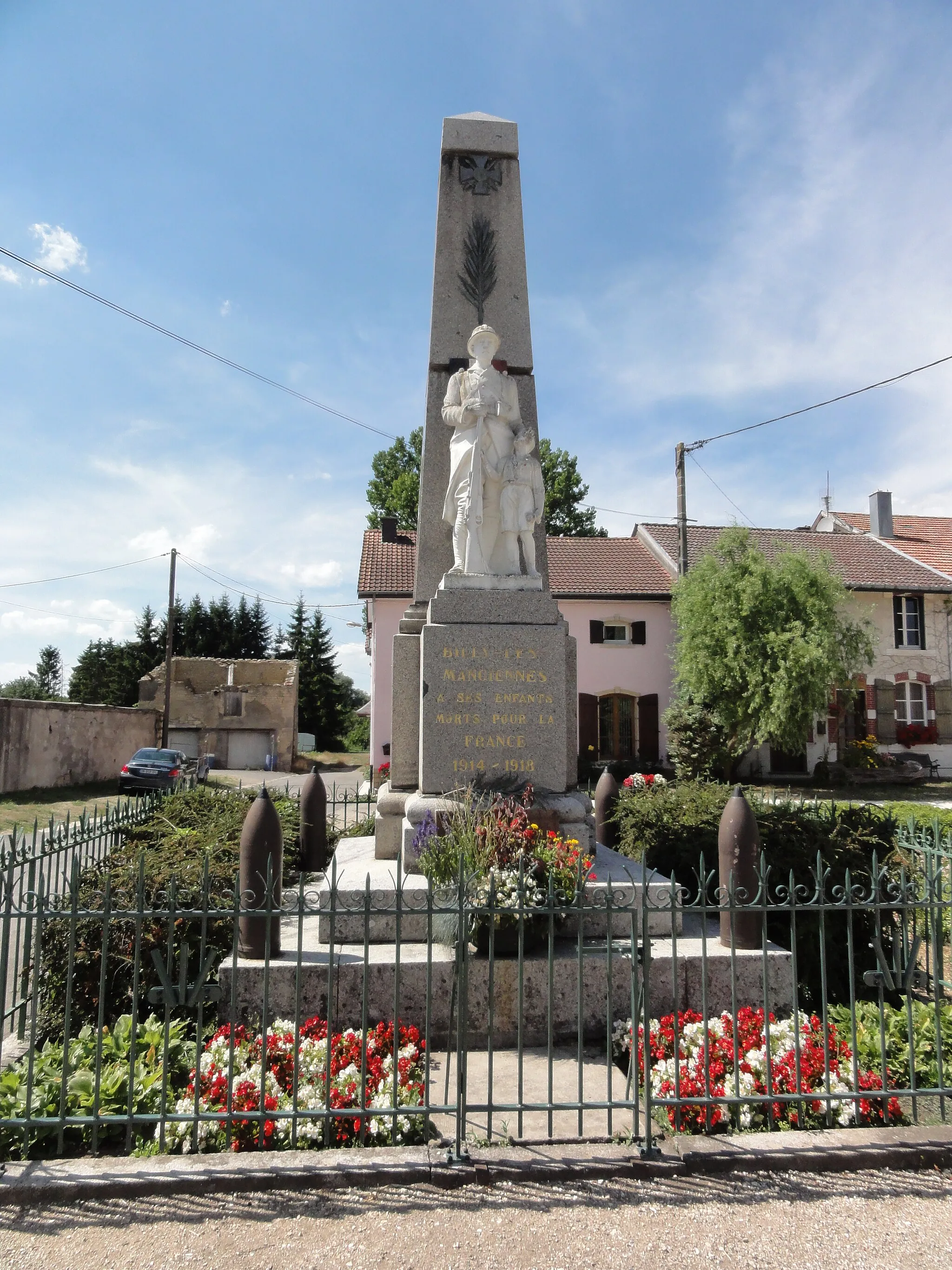 Photo showing: Billy-sous-Mangiennes (Meuse) monument aux morts