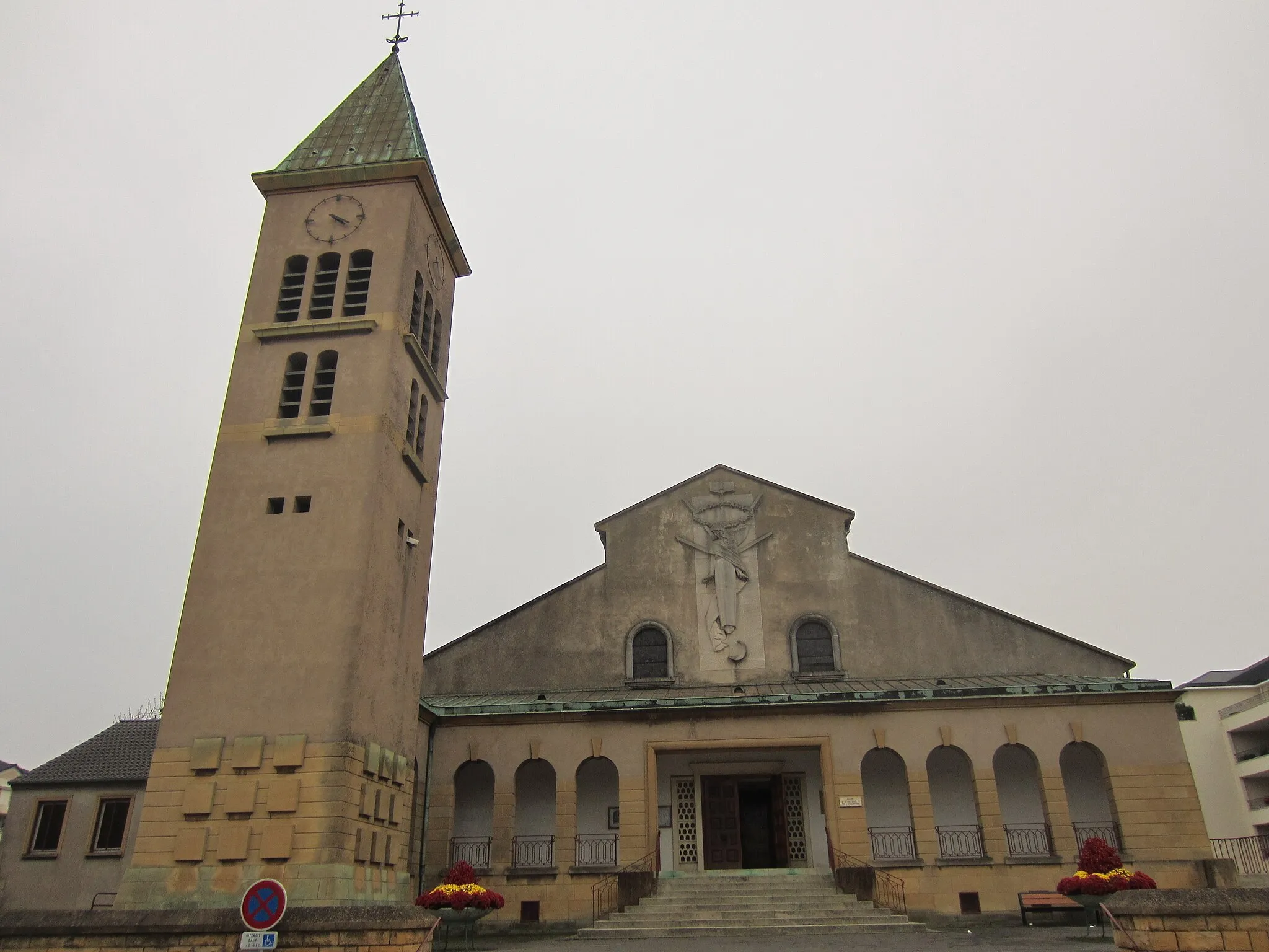 Photo showing: DescriptionEglise assomption La Malgrange Thionville.jpg

église Notre-Dame-de-l'Assomption La Malgrange Thionville
Date

14 November 2011
Source

mon appareil photo
Author

Aimelaime
Permission (Reusing this file)

Public domainPublic domainfalsefalse

I, the copyright holder of this work, release this work into the public domain. This applies worldwide. In some countries this may not be legally possible; if so: I grant anyone the right to use this work for any purpose, without any conditions, unless such conditions are required by law.