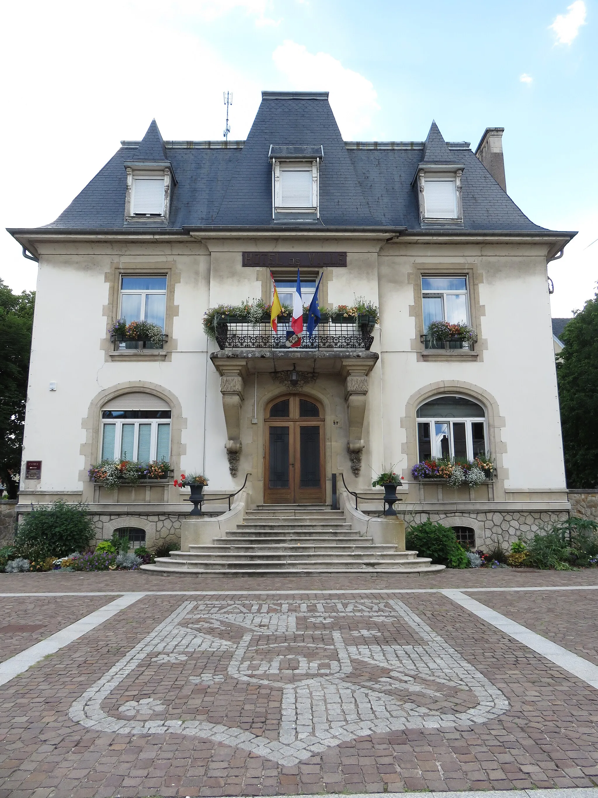 Photo showing: City Hall of Saint-Max, France in 2018