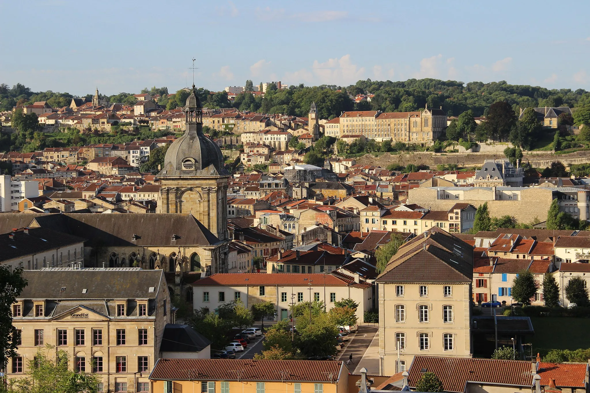 Photo showing: Vue sur la ville depuis le boulevard Marizier